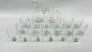 A COLLECTION OF GOOD QUALITY DRINKING GLASSES & JUGS ETCHED WITH VARIOUS BIRDS.
