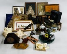 2 X BOXES OF COLLECTIBLES TO INCLUDE ETCHINGS AND PRINTS, VINTAGE BAKELITE MANTEL CLOCK A/F, SHELLS,