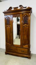 AN EDWARDIAN MAHOGANY WARDROBE WITH DRAWER TO BASE, MIRRORED CENTRAL DOOR,