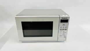 PANASONIC 800 WATT MICROWAVE OVEN - SOLD AS SEEN.