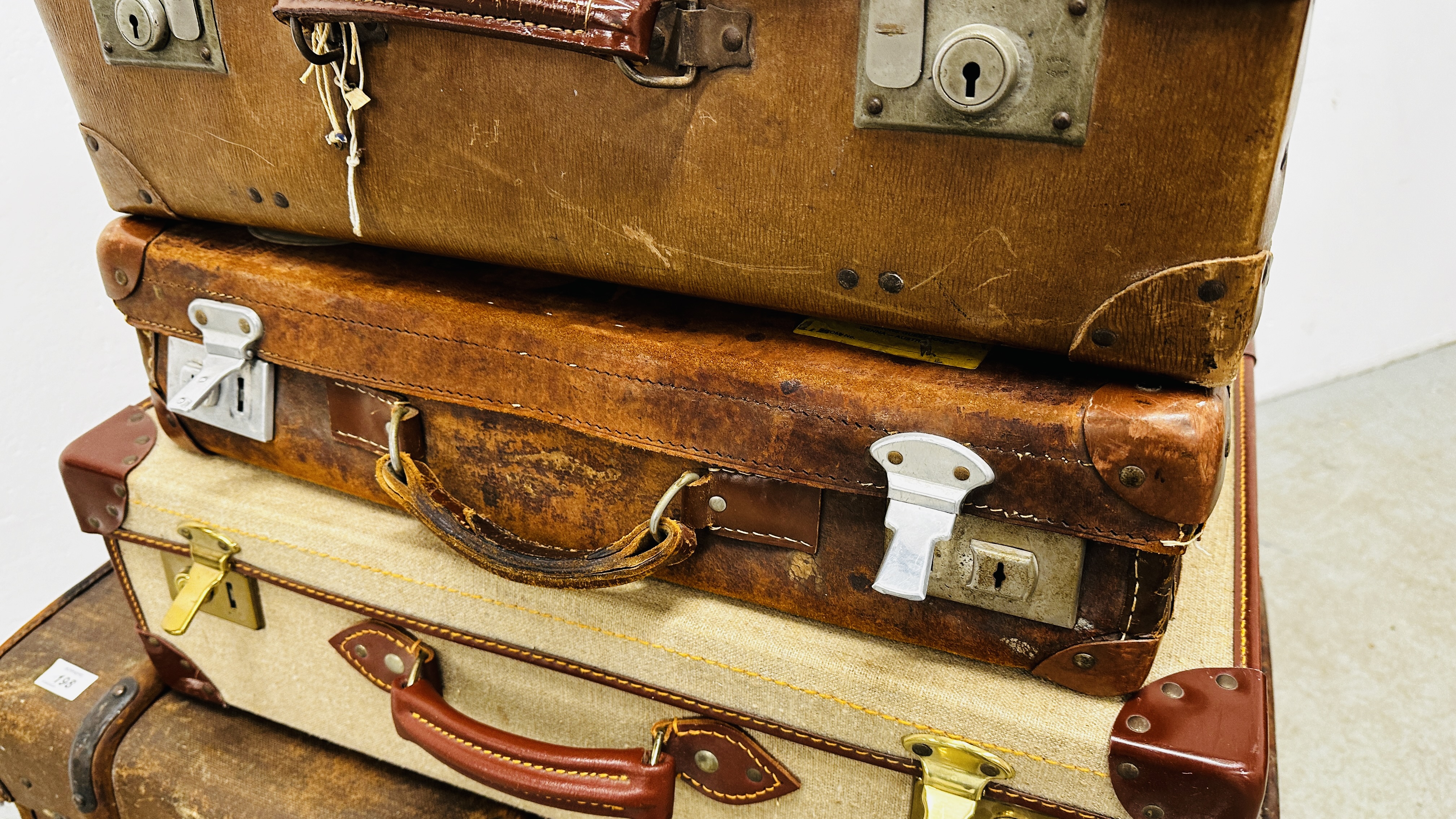 VINTAGE BOUND TRAVEL TRUNK AND THREE SUITCASES TO INCLUDE LEATHER EXAMPLE. - Bild 3 aus 6