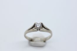 A CONTEMPORARY 18CT WHITE GOLD DIAMOND SOLITAIRE RING.