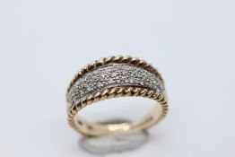 A DESIGNER 9CT GOLD RING SET WITH MULTIPLE DIAMONDS WITHIN A ROPE TRIM.