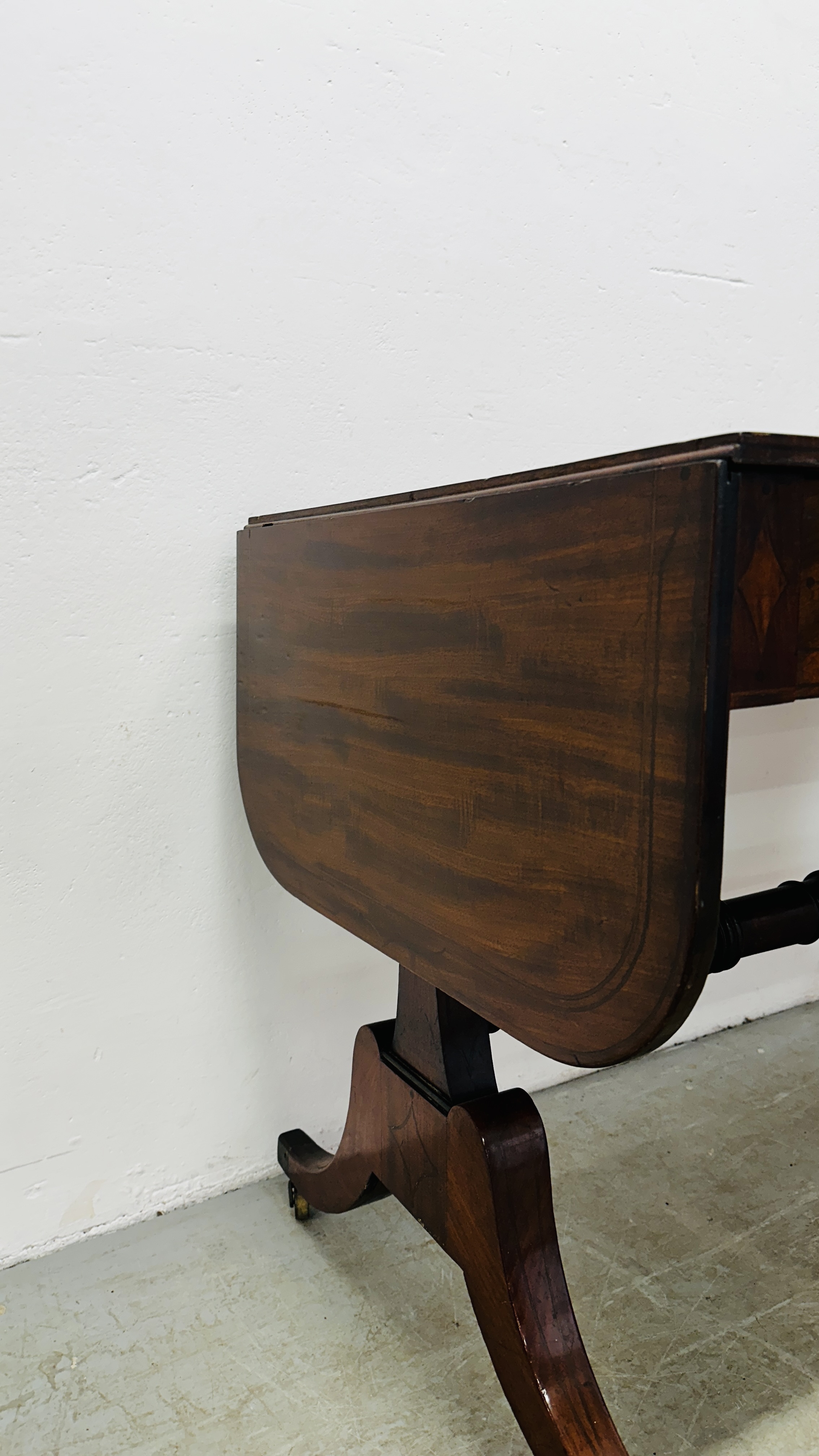 GEORGIAN MAHOGANY AND INLAID TWO DRAWER SOFA TABLE WITH STRETCHER SUPPORT W 143CM X D 63CM X H 71. - Image 5 of 20