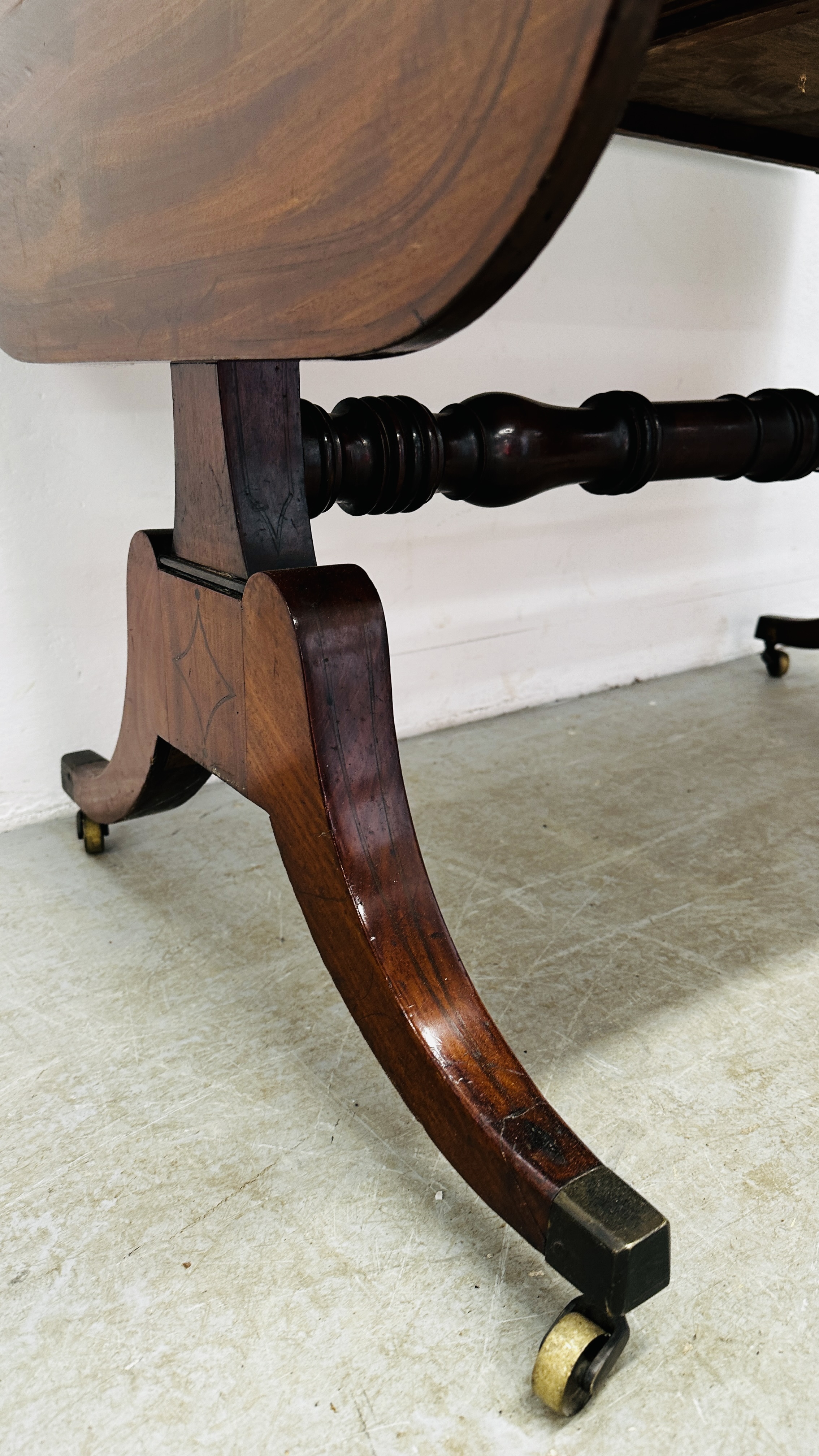 GEORGIAN MAHOGANY AND INLAID TWO DRAWER SOFA TABLE WITH STRETCHER SUPPORT W 143CM X D 63CM X H 71. - Image 9 of 20
