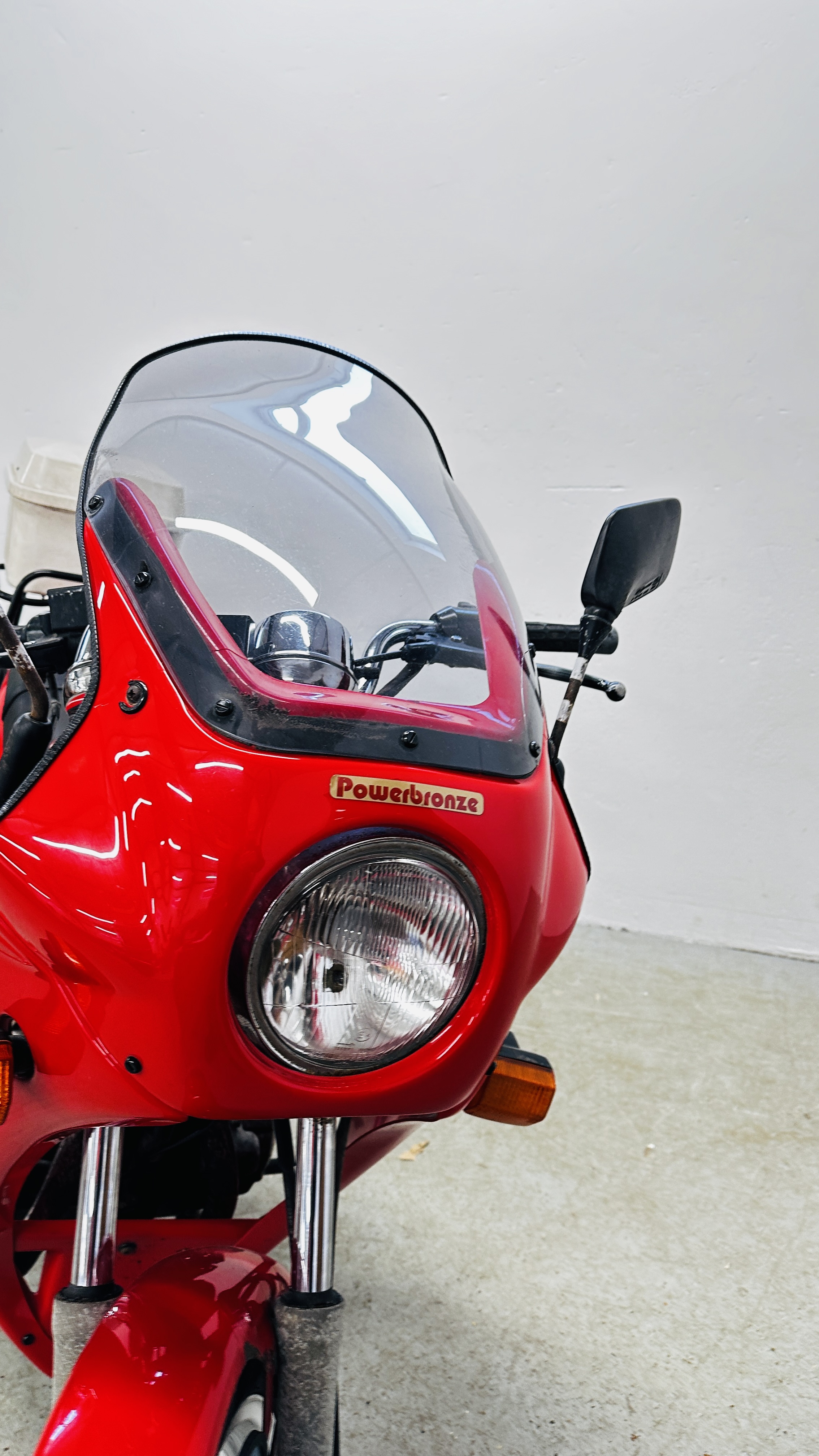 HONDA CB250 NIGHTHAWK MOTORCYCLE. VRM: M233 CGV. FIRST REGISTERED: 19/08/1994. 234CC. RED. - Image 15 of 26