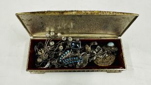 A VINTAGE PLATED CASKET WITH INSET NEEDLEWORK PANEL AND CONTENTS TO INCLUDE VINTAGE WHITE METAL AND