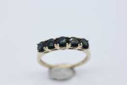 A MODERN DESIGNER 9CT GOLD 5 STONE SAPPHIRE RING, SET WITH TWO DIAMONDS EITHER SIDE.