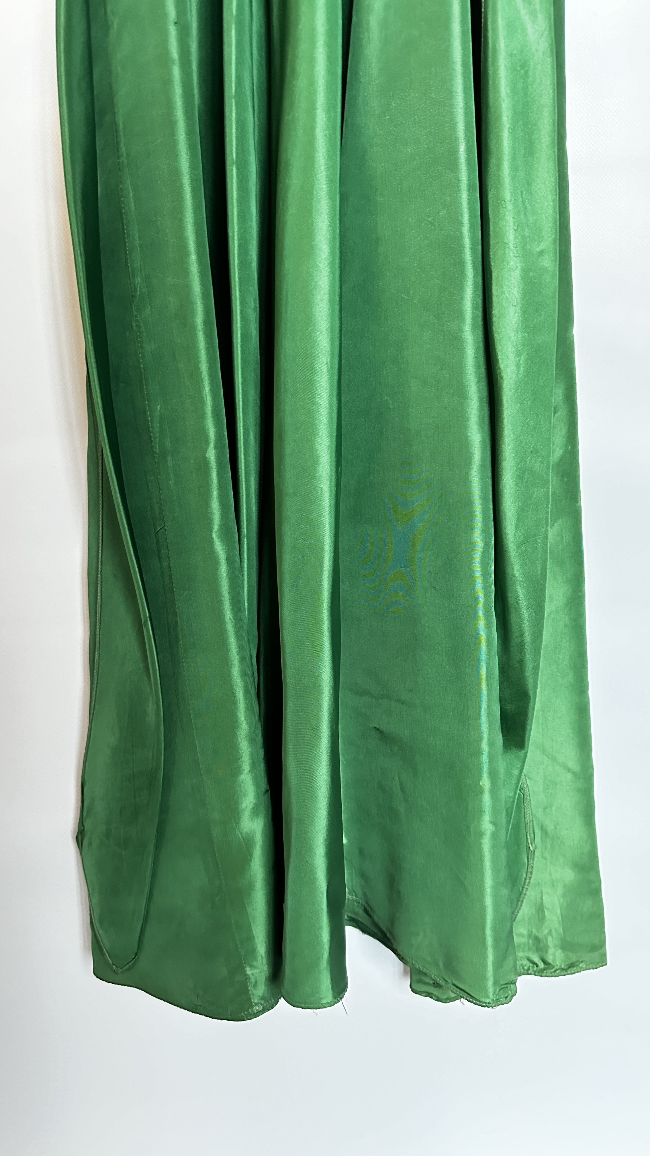 1940S GREEN SHOT TAFFETA EVENING DRESS WITH BOLERO, - Image 32 of 38