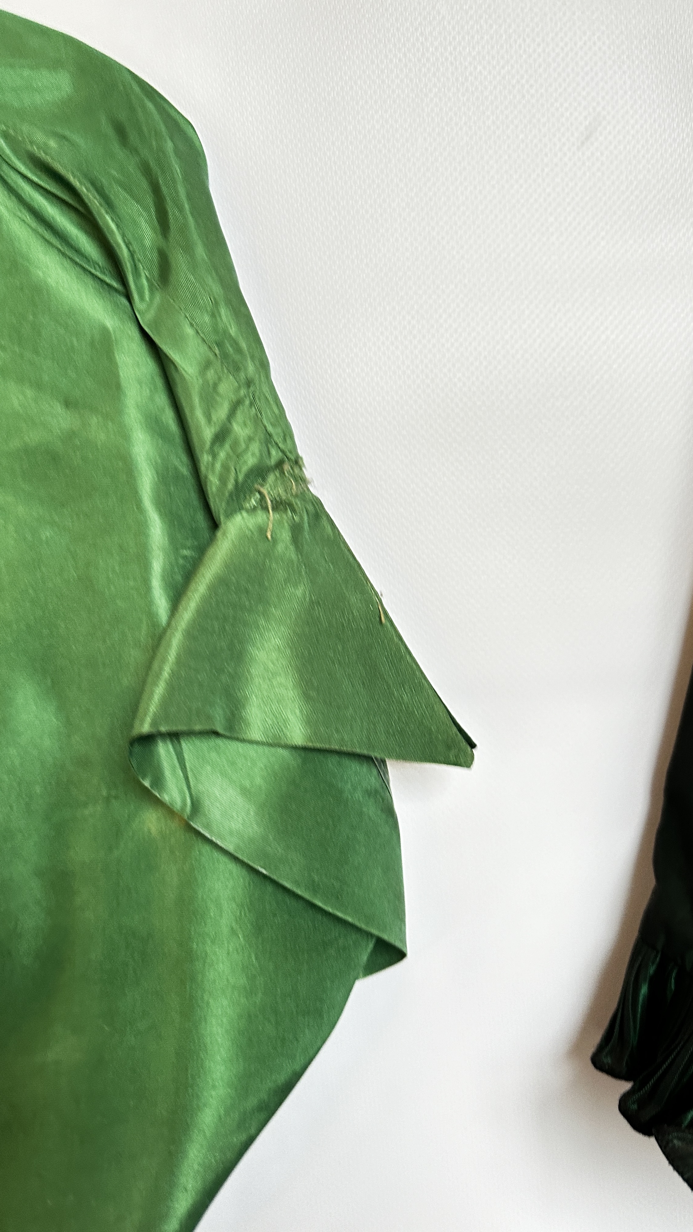 1940S GREEN SHOT TAFFETA EVENING DRESS WITH BOLERO, - Image 33 of 38