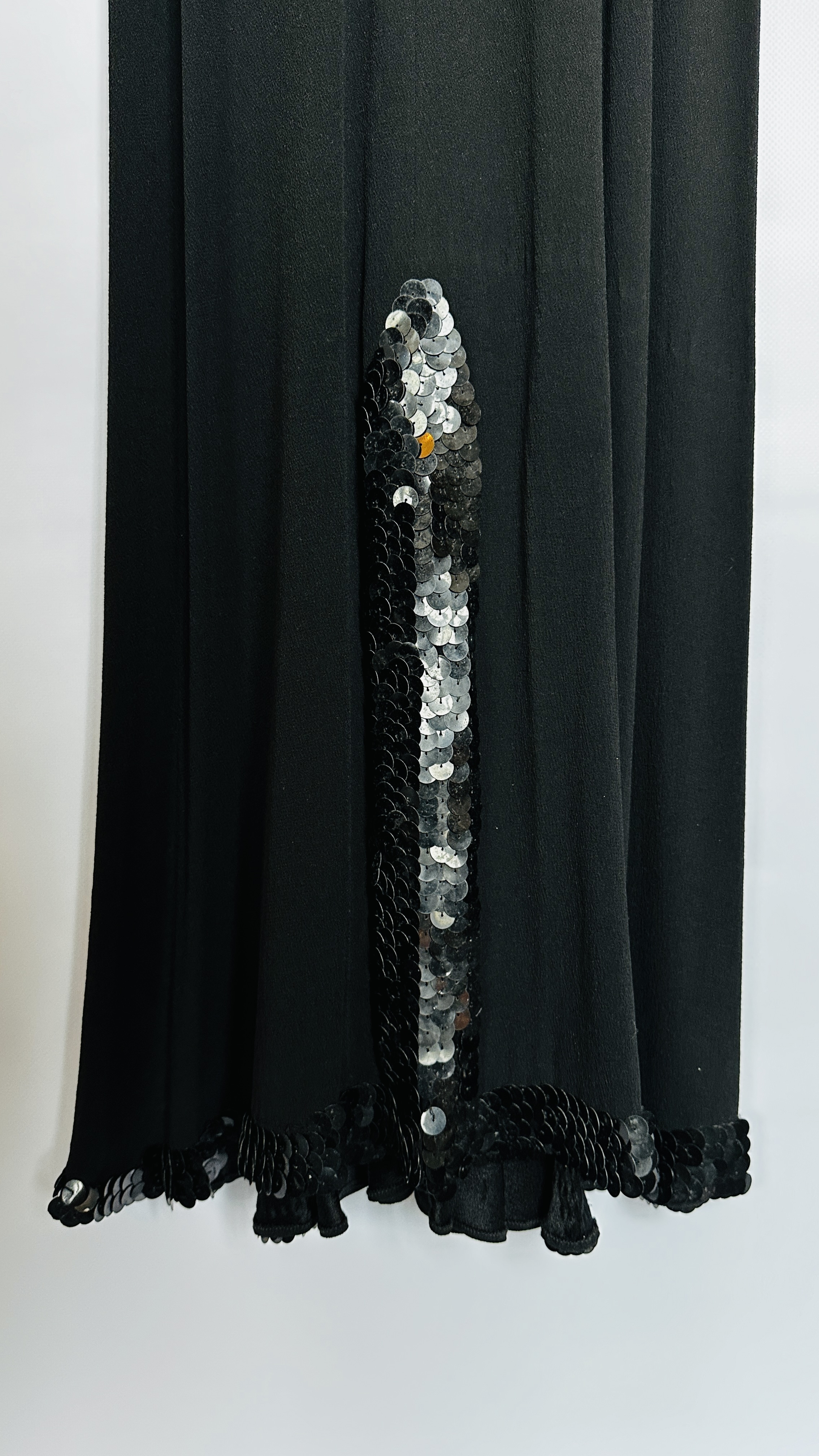 1930S BLACK HEAVY CREPE GOWN, - Image 16 of 17
