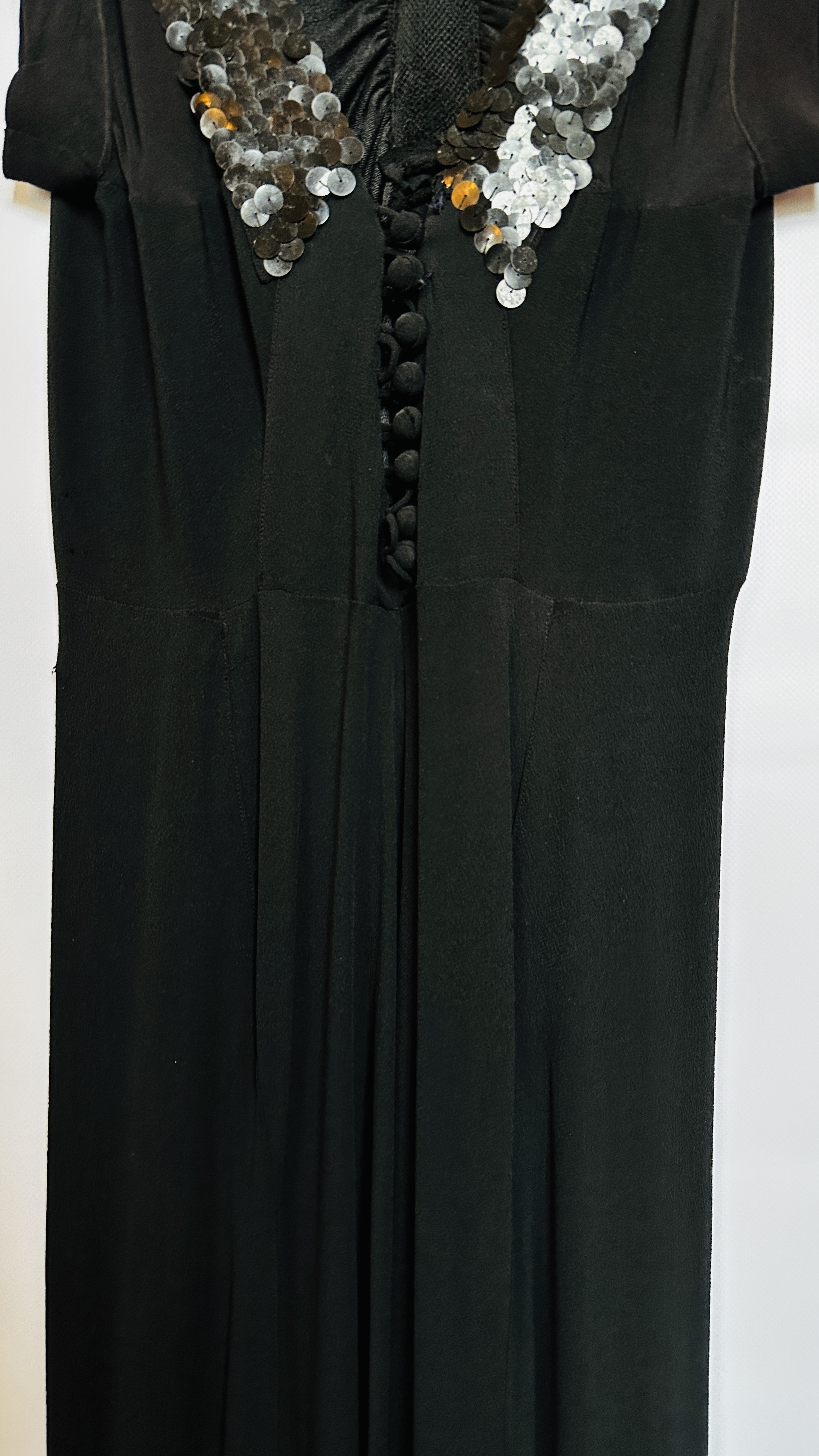 1930S BLACK HEAVY CREPE GOWN, - Image 3 of 17