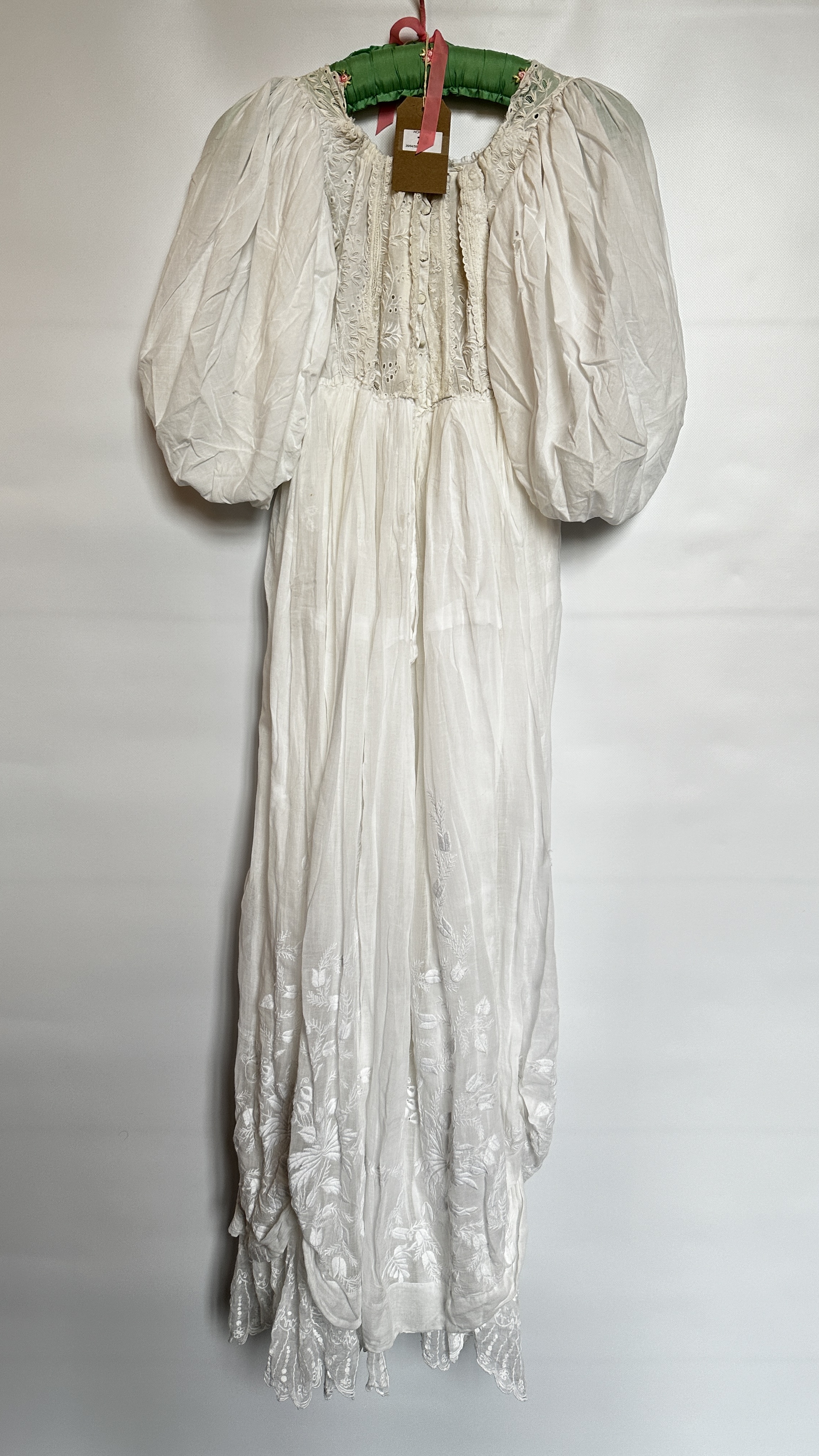 FINE WHITE COTTON EDWARDIAN DRESS, ALL OVER EMBROIDERY, EMPIRE LINE, PUFFED SLEEVES - A/F CONDITION, - Image 12 of 20