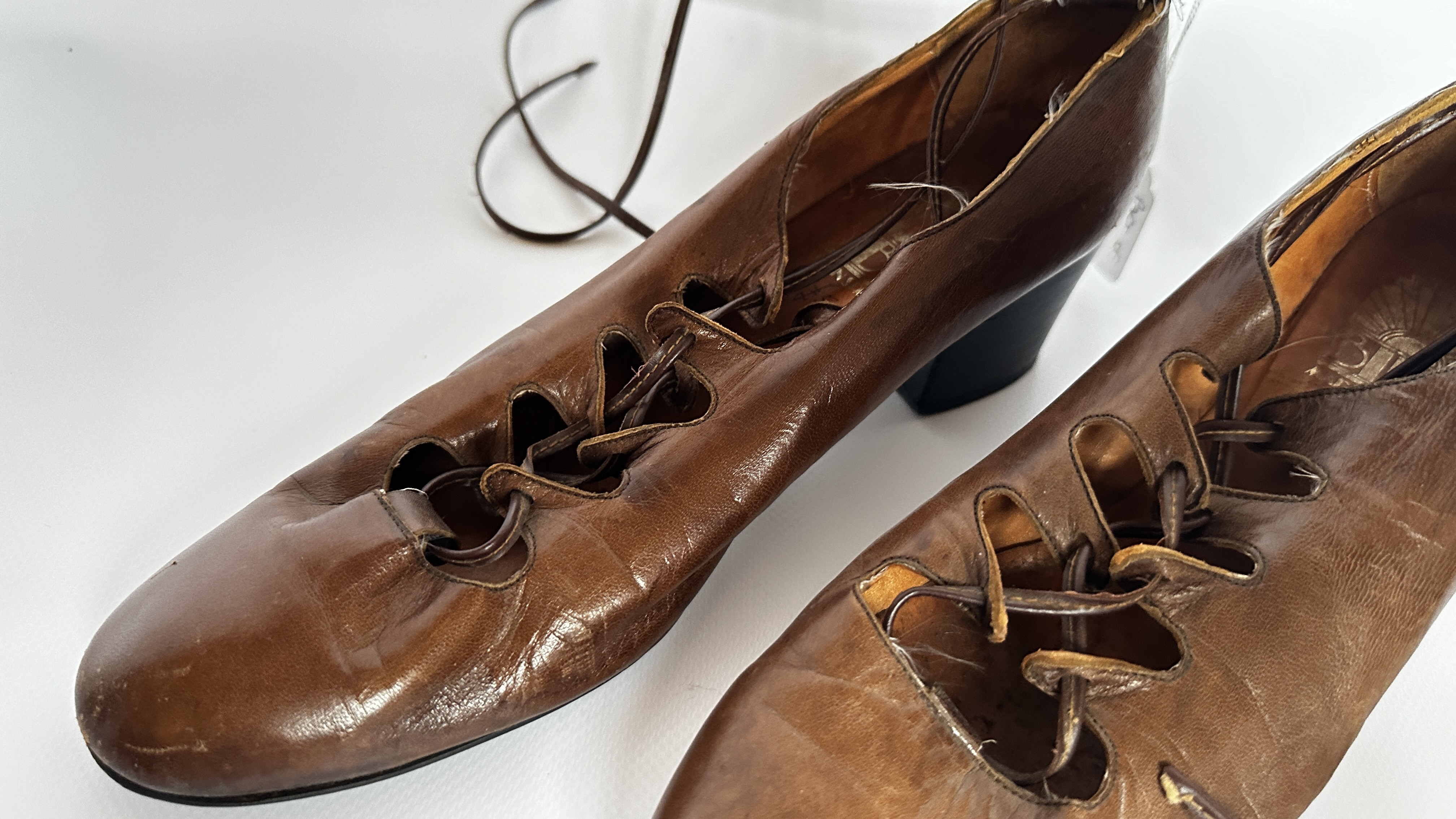 1 PAIR OF LADY'S SHOES - 'BIBA' TAN LEATHER WITH LONG LACES - A/F CONDITION, SOLD AS SEEN. - Image 7 of 14