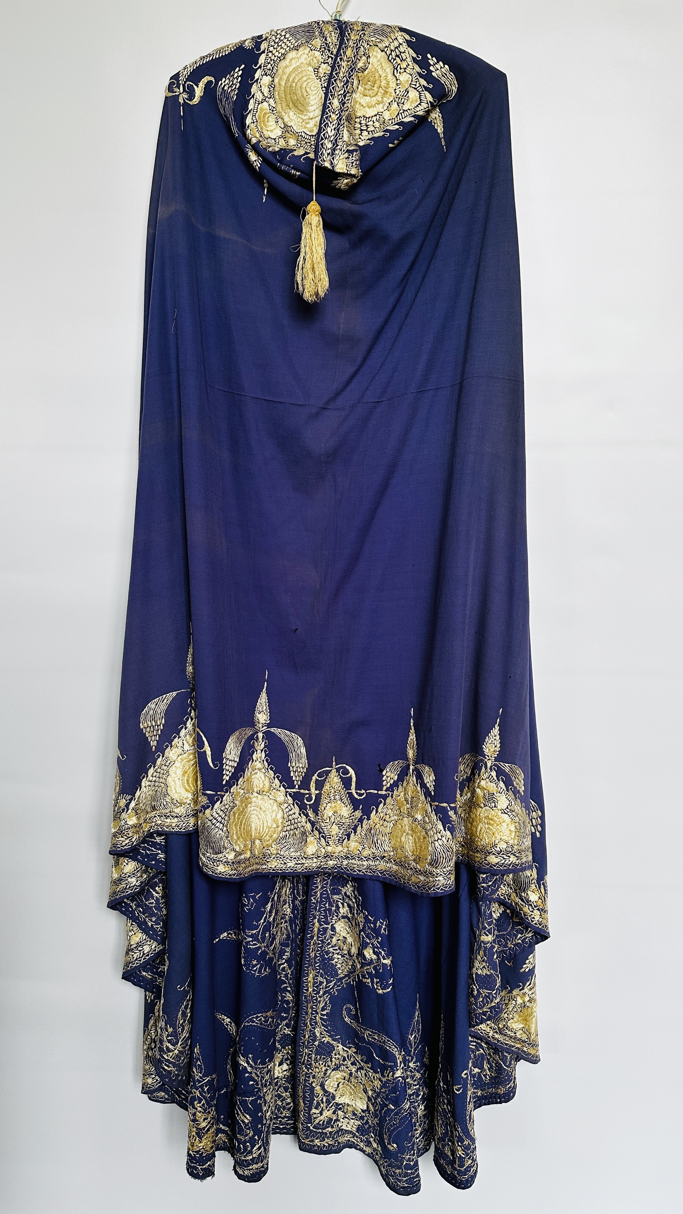 1920S PURPLE FINE WOOL CAPE HEAVILY EMBROIDERED WITH CREAM SILK, TASSEL AT NECKLINE AND HOOD, - Image 17 of 27