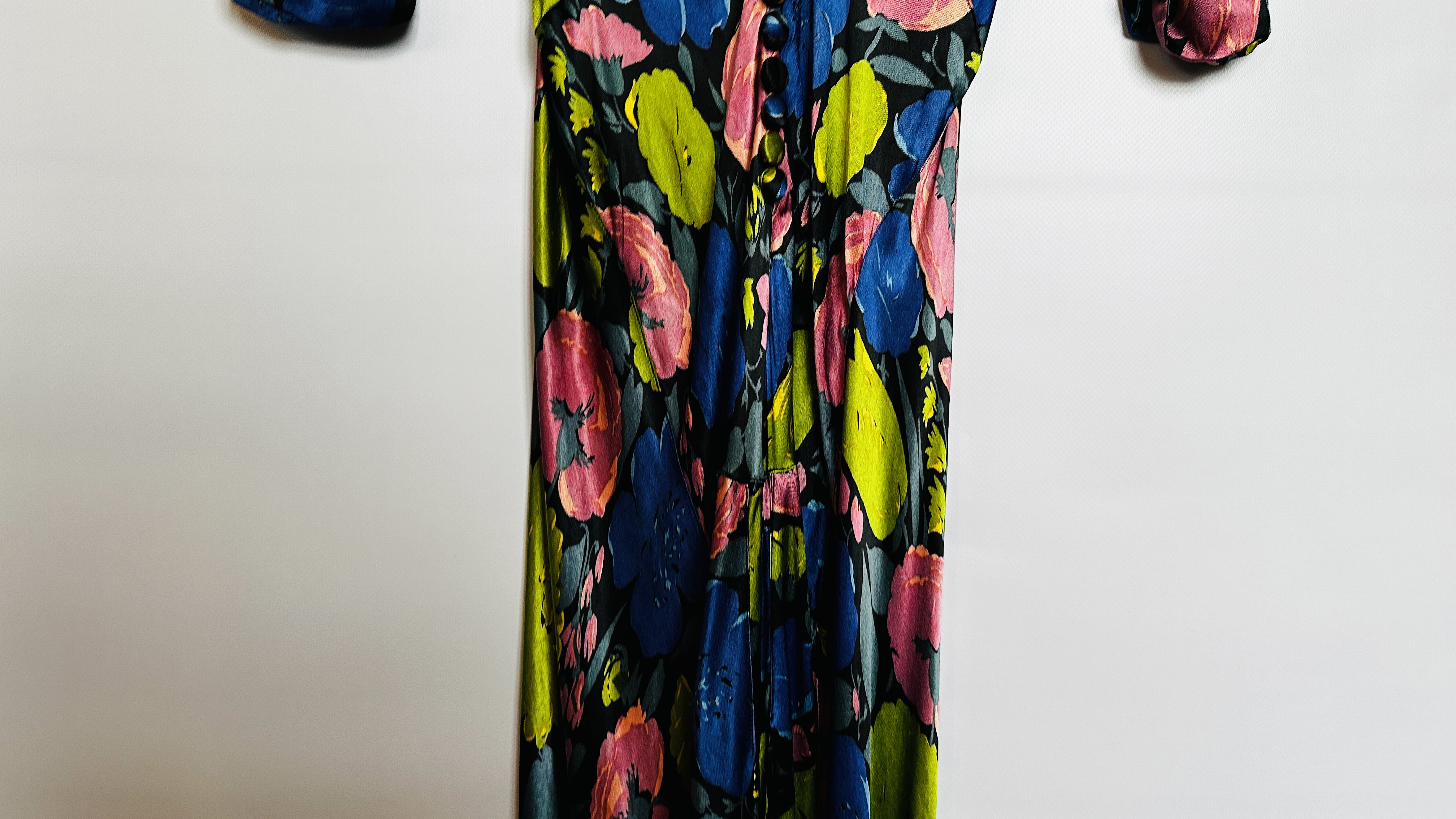 1930S PINK/BLUE/GREEN SATIN FLOWERED EVENING GOWN, ¾ PUFF SLEEVES, PLUNGING BACK, - Image 14 of 17