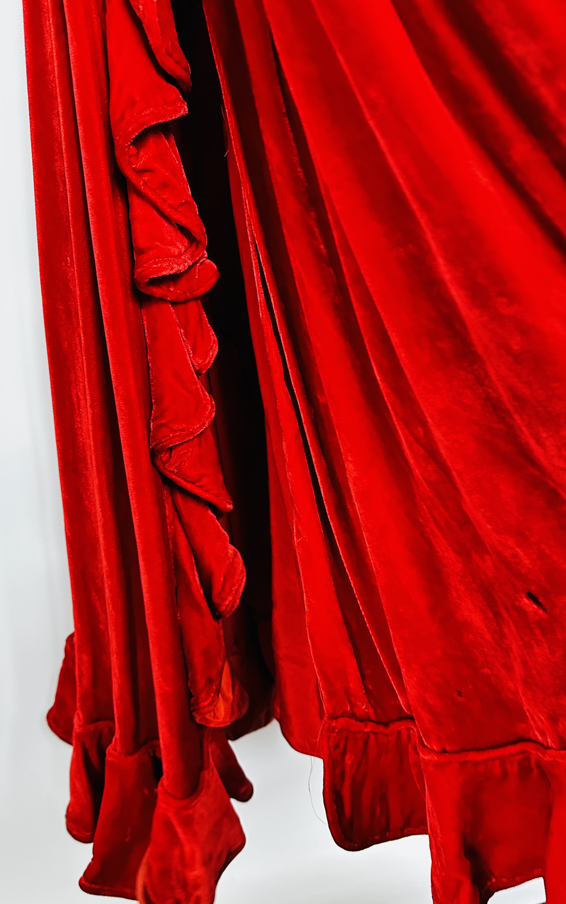 1930S RED VELVET EVENING GOWN FITTED HIPLINE, FULL CIRCULAR FRILLED HEMLINE, - Image 26 of 30