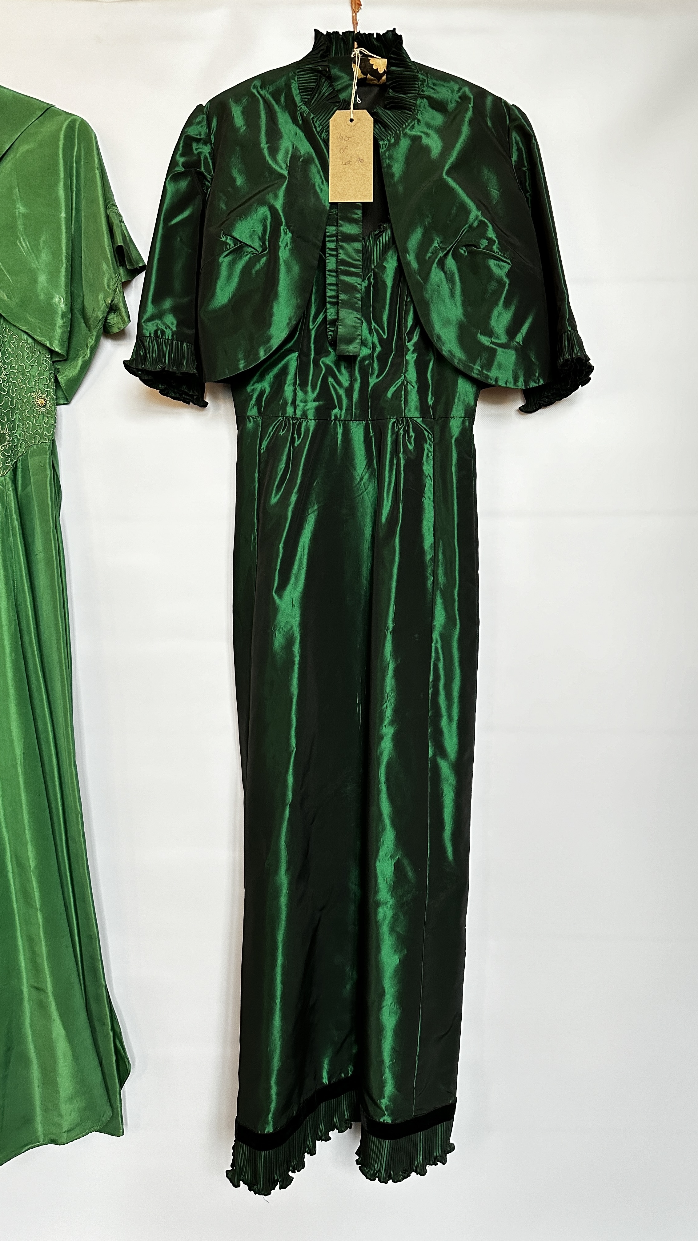 1940S GREEN SHOT TAFFETA EVENING DRESS WITH BOLERO, - Image 13 of 38