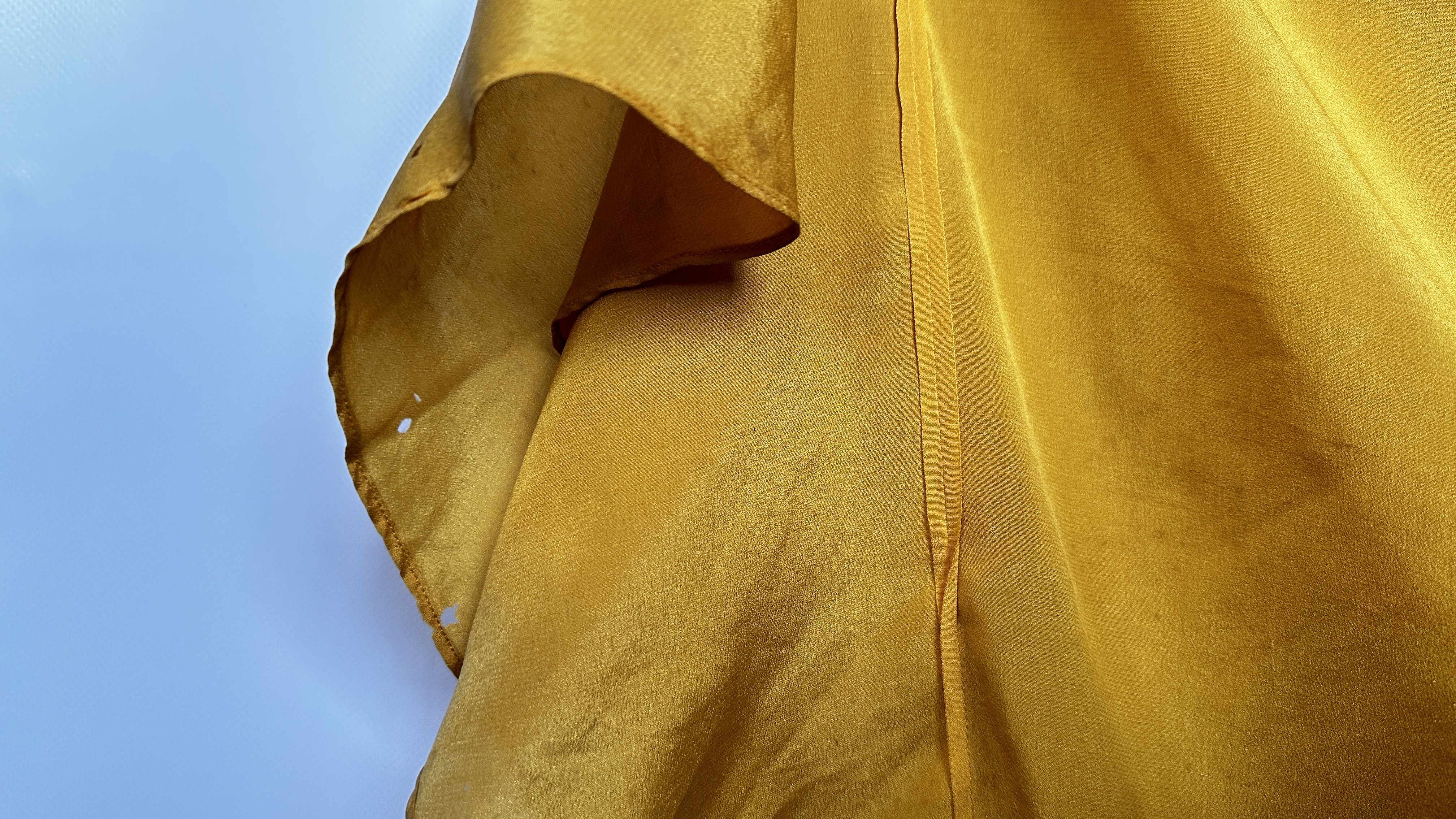 1930S CHIFFON AND CREPE DRESSING GOWN WITH LARGE YELLOW/GREEN/ORANGE FLOWERS - A/F CONDITION, - Image 14 of 39