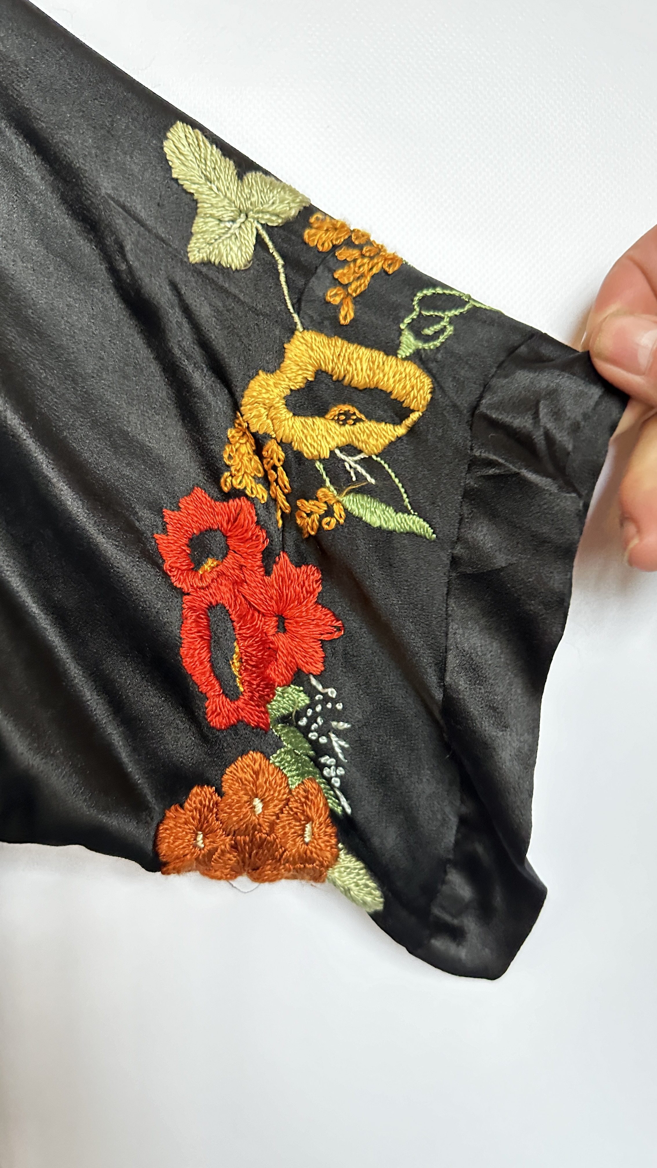 1920S BLACK SATIN ¾ LENGTH COAT WITH NASTURTIUM EMBROIDERY TO SLEEVES AND HEMLINE - A/F CONDITION, - Image 9 of 15