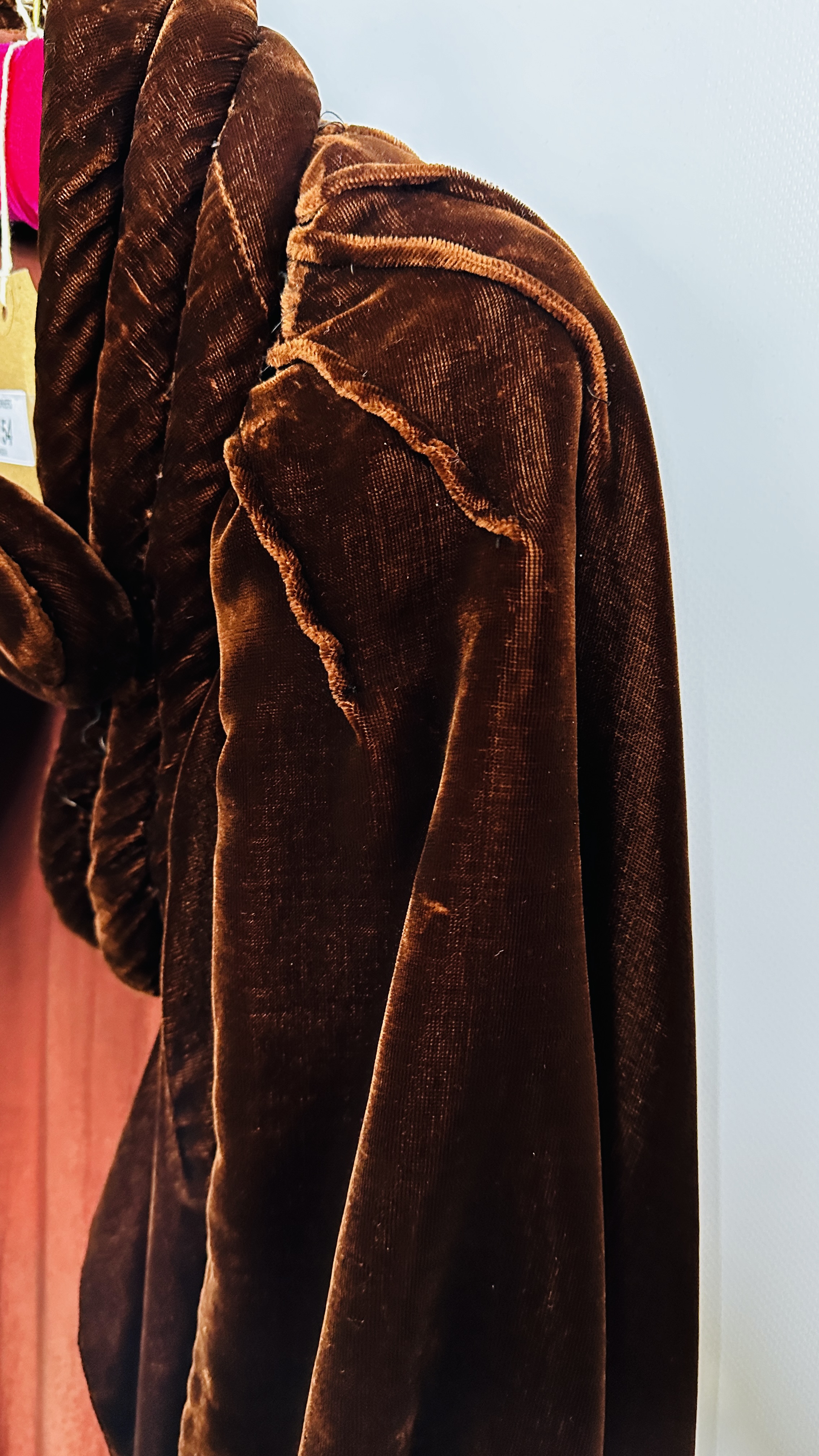 1920S BROWN VELVET LONG CAPE, BUTTONED ON COLLAR, PUFF SLEEVES - A/F CONDITION, SOLD AS SEEN. - Image 9 of 18