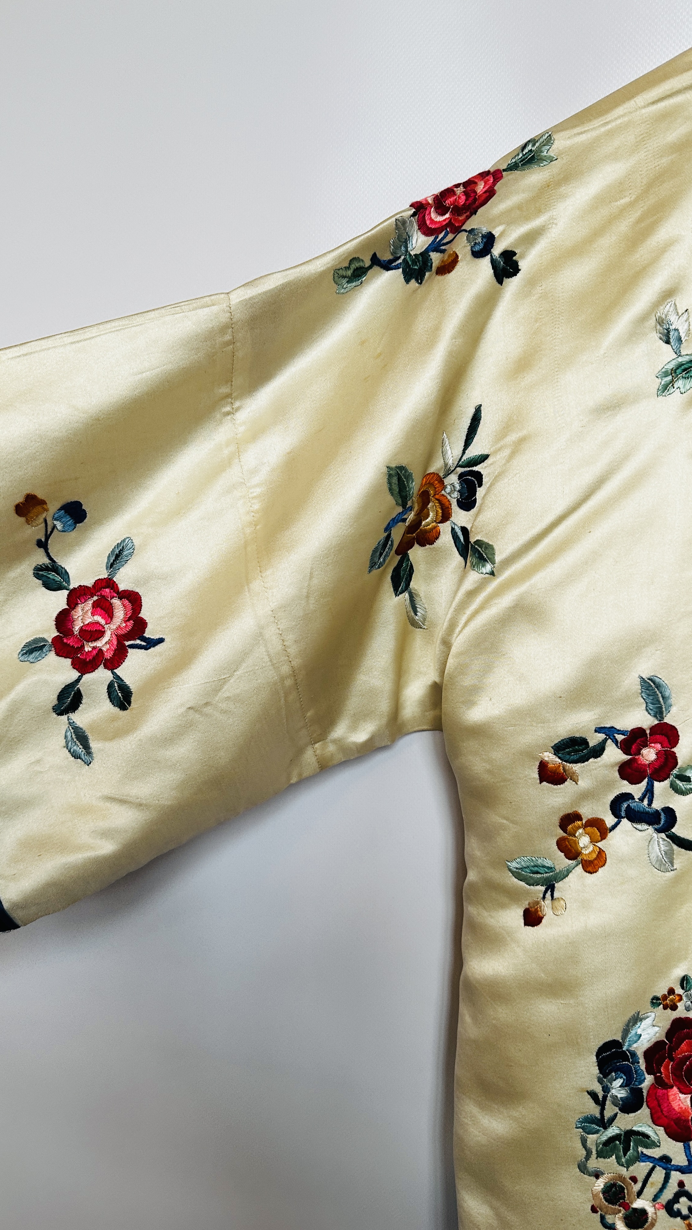 1920S CREAM SATIN CHINESE PYJAMAS, HEAVILY EMBROIDERED WITH FLOWERS, BLACK EMBROIDERED AT NECKLINE, - Image 28 of 36