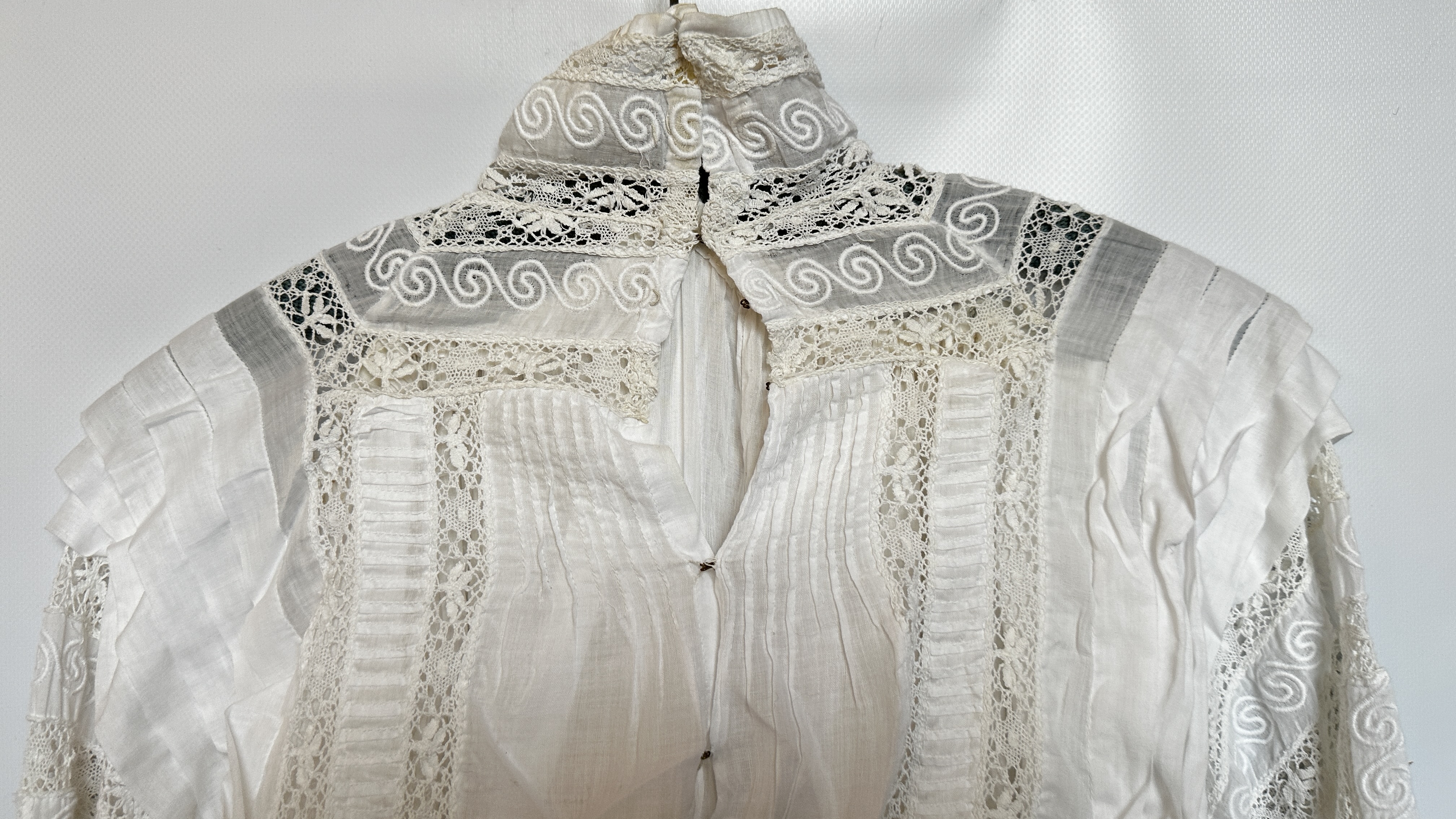 EDWARDIAN WHITE BRODERIES ANGLAISE 2 PIECE, LACE INSERTS AND SILK EMBROIDERED, TASSELS ON BODICE, - Image 12 of 20