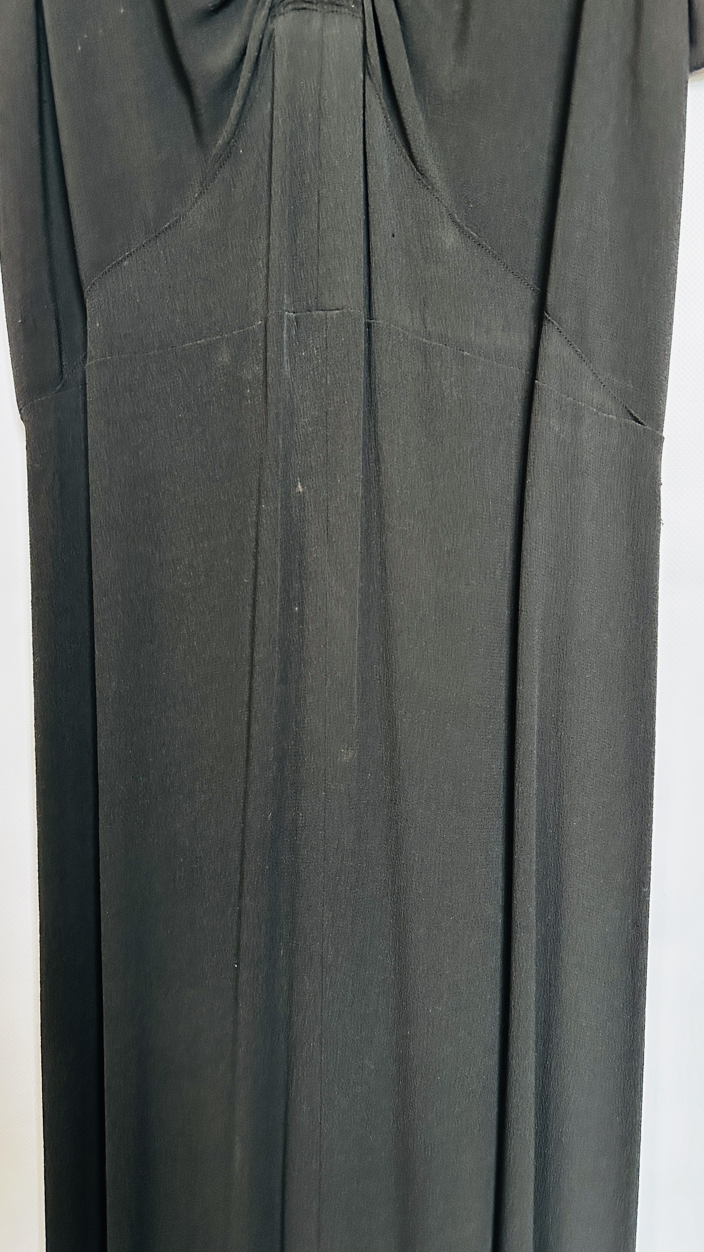 1930S BLACK HEAVY CREPE GOWN, - Image 14 of 17