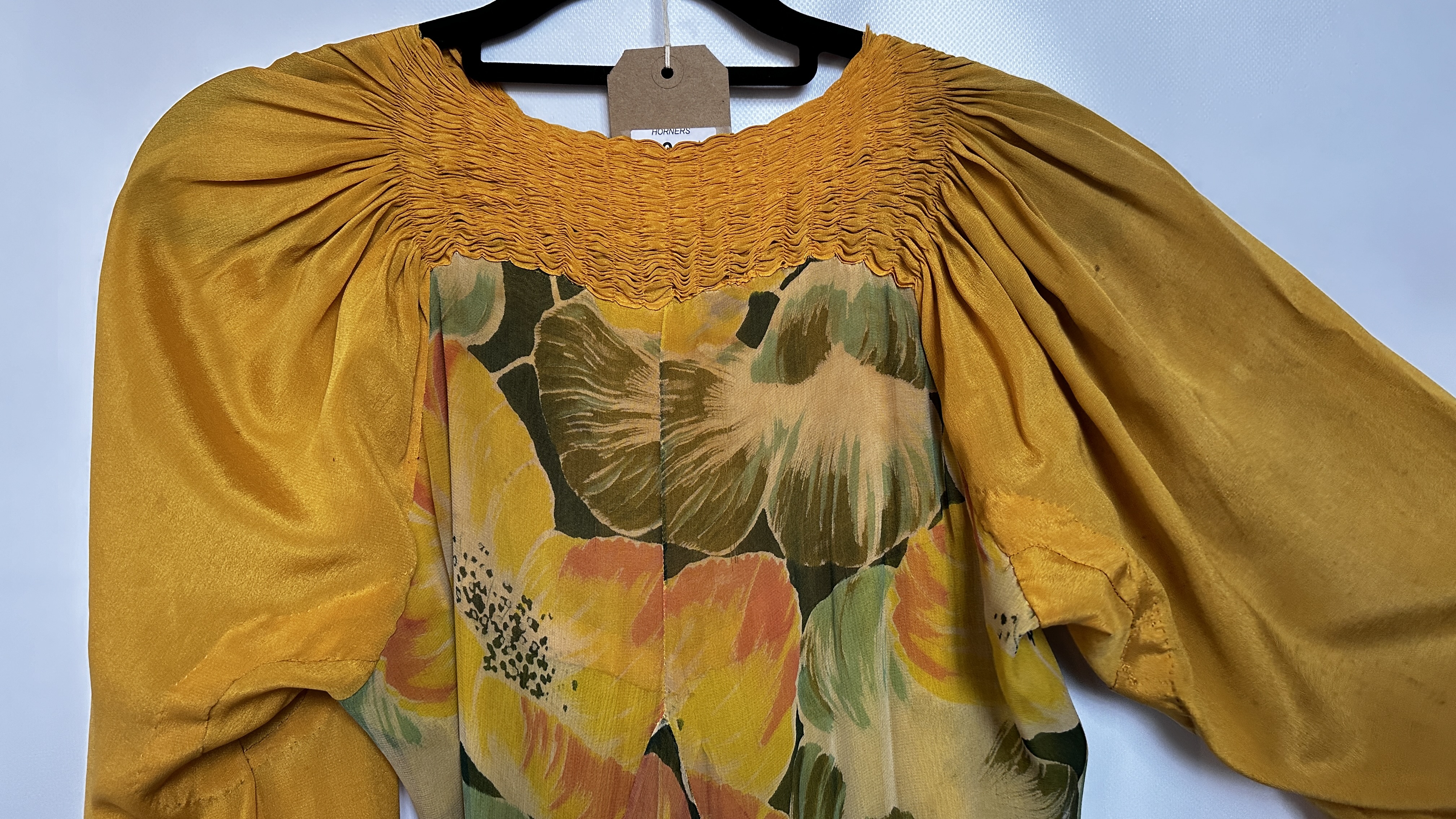 1930S CHIFFON AND CREPE DRESSING GOWN WITH LARGE YELLOW/GREEN/ORANGE FLOWERS - A/F CONDITION, - Image 28 of 39