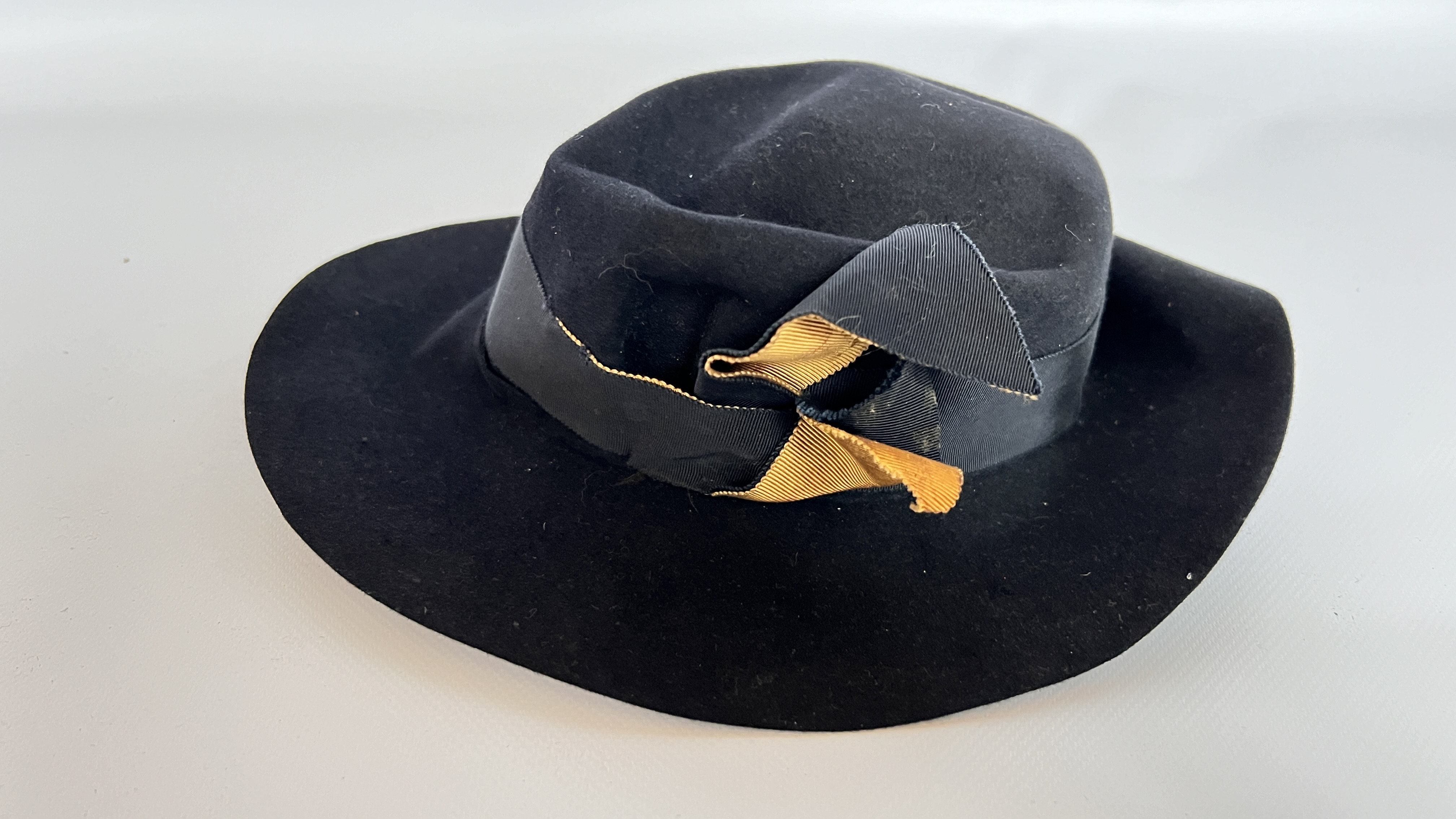 13 1940/50S HATS, 1 MORRIS ANGEL & SON LTD PURPLE TOP HAT (SOME DAMAGE), - Image 41 of 64