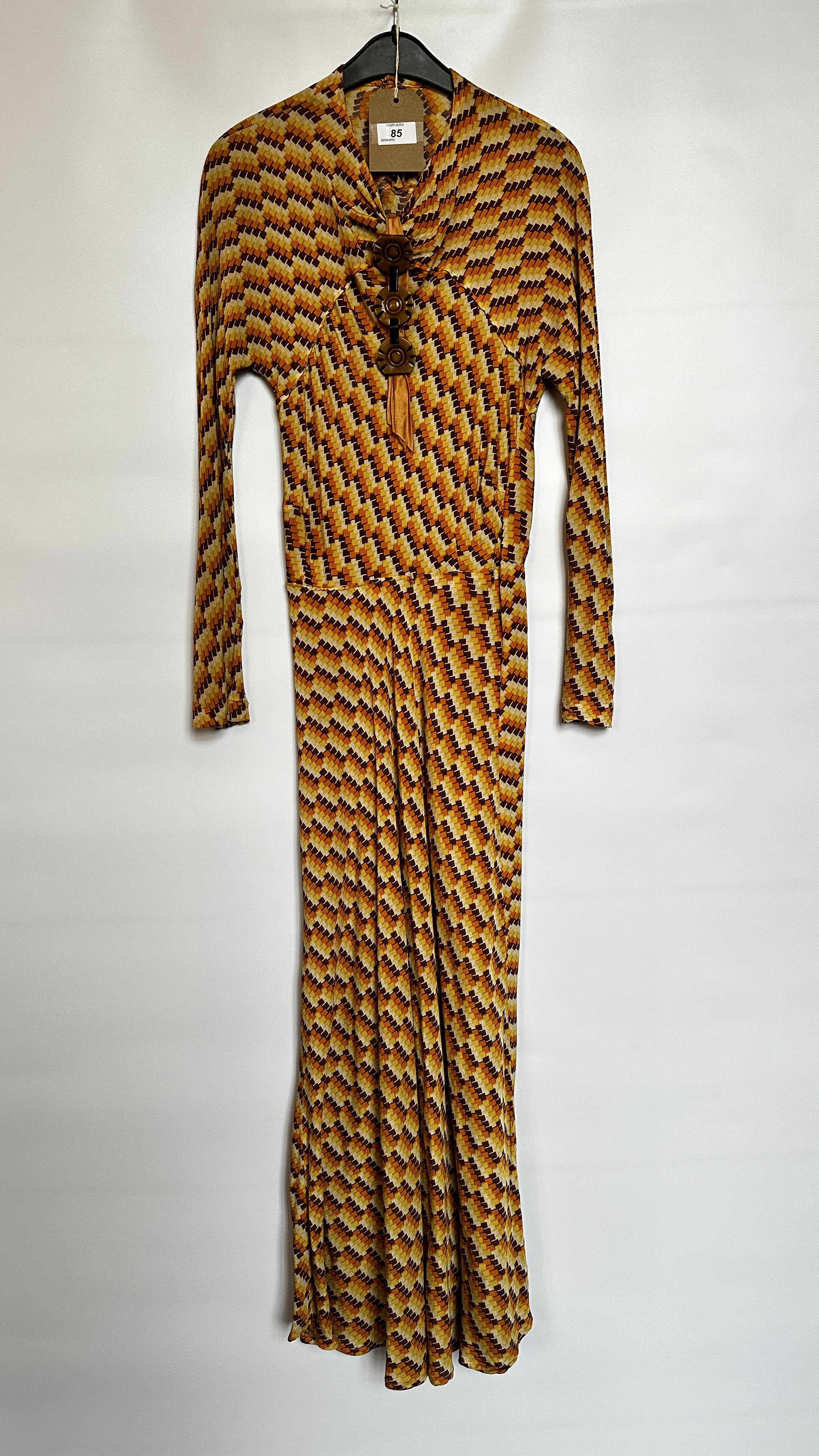 1930S YELLOW/BROWN CREPE DRESS, DECO DESIGN, LONG SLEEVES,