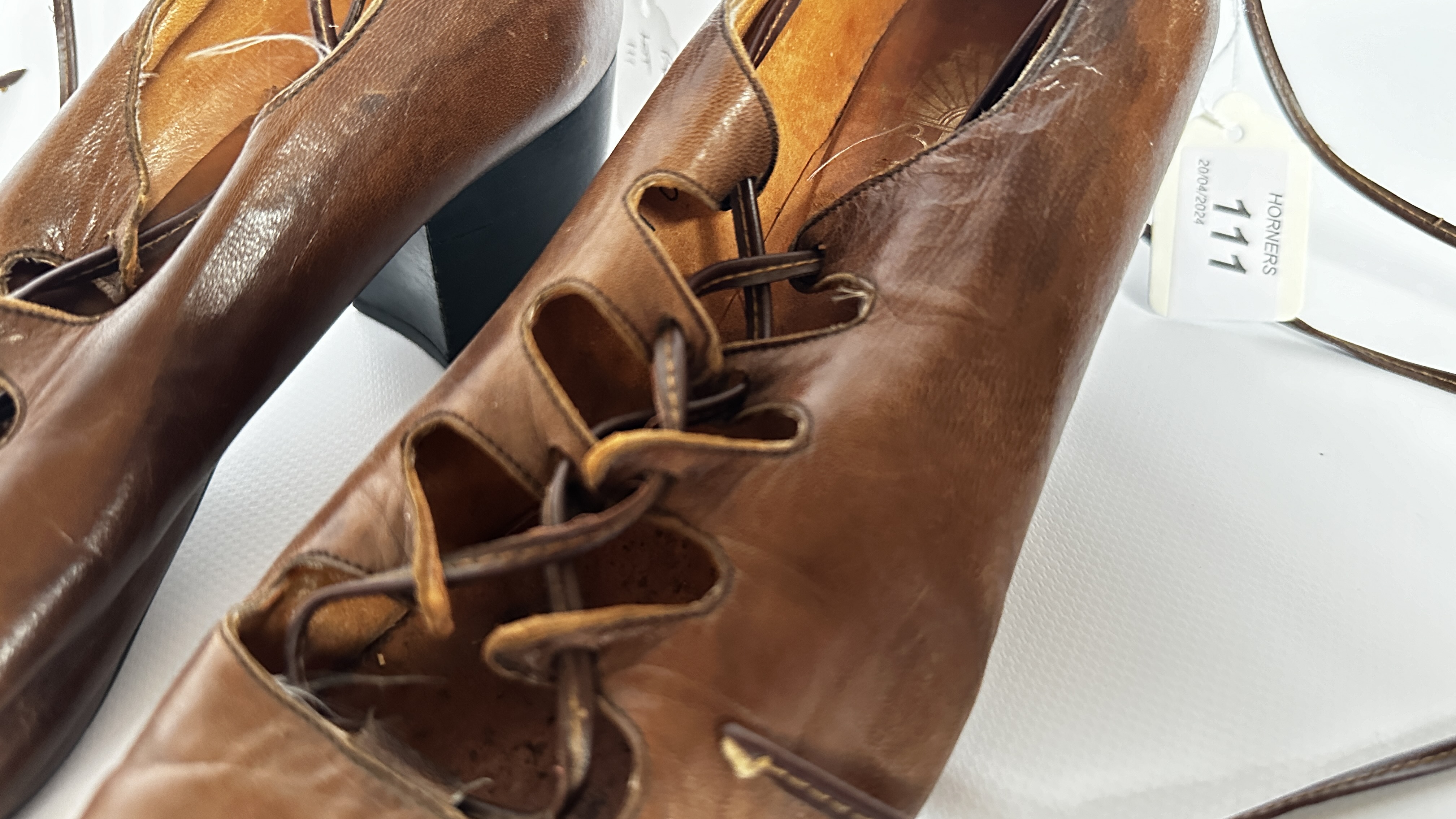 1 PAIR OF LADY'S SHOES - 'BIBA' TAN LEATHER WITH LONG LACES - A/F CONDITION, SOLD AS SEEN. - Image 4 of 14