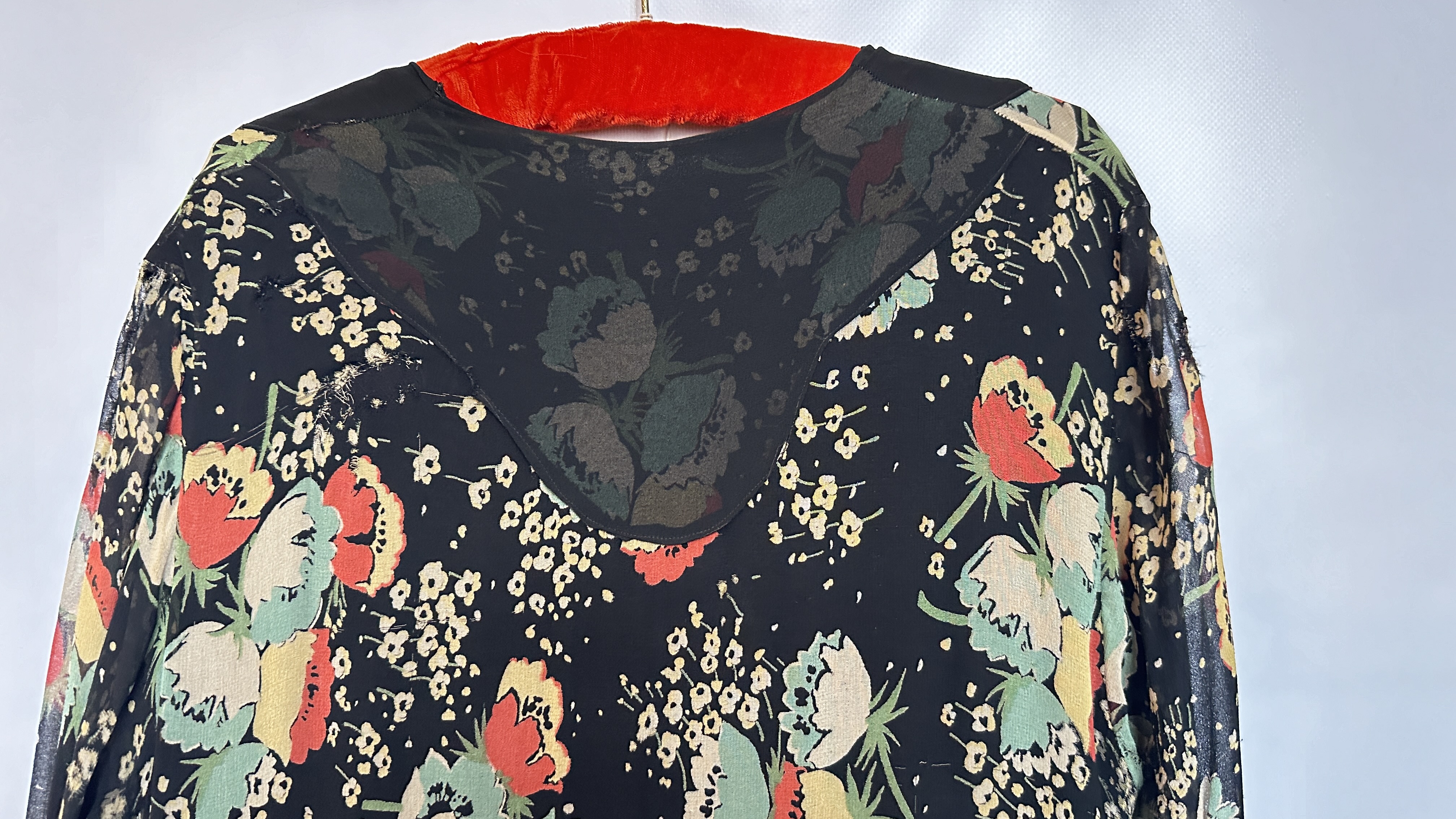 1920S BLACK CREPE AND CHIFFON DRESS, DECORATED WITH TURQUOISE/RED/ YELLOW/BEIGE FLOWER DESIGN, - Image 12 of 17