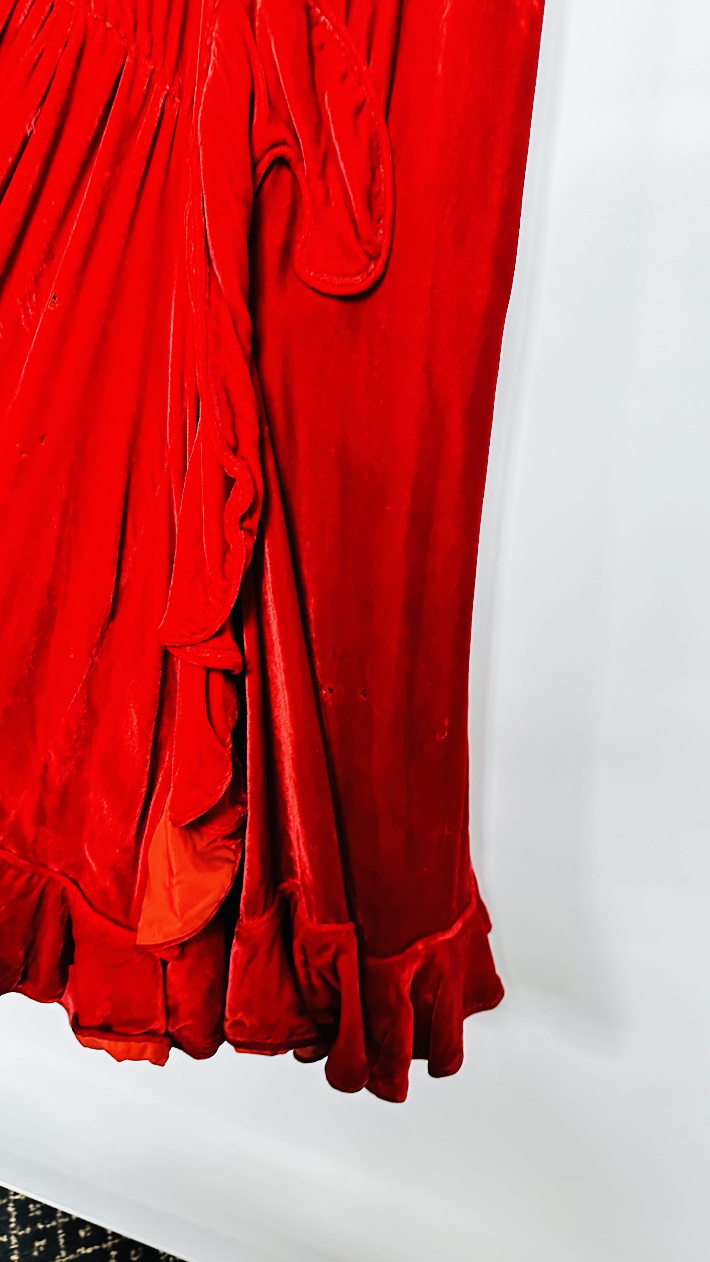 1930S RED VELVET EVENING GOWN FITTED HIPLINE, FULL CIRCULAR FRILLED HEMLINE, - Image 27 of 30