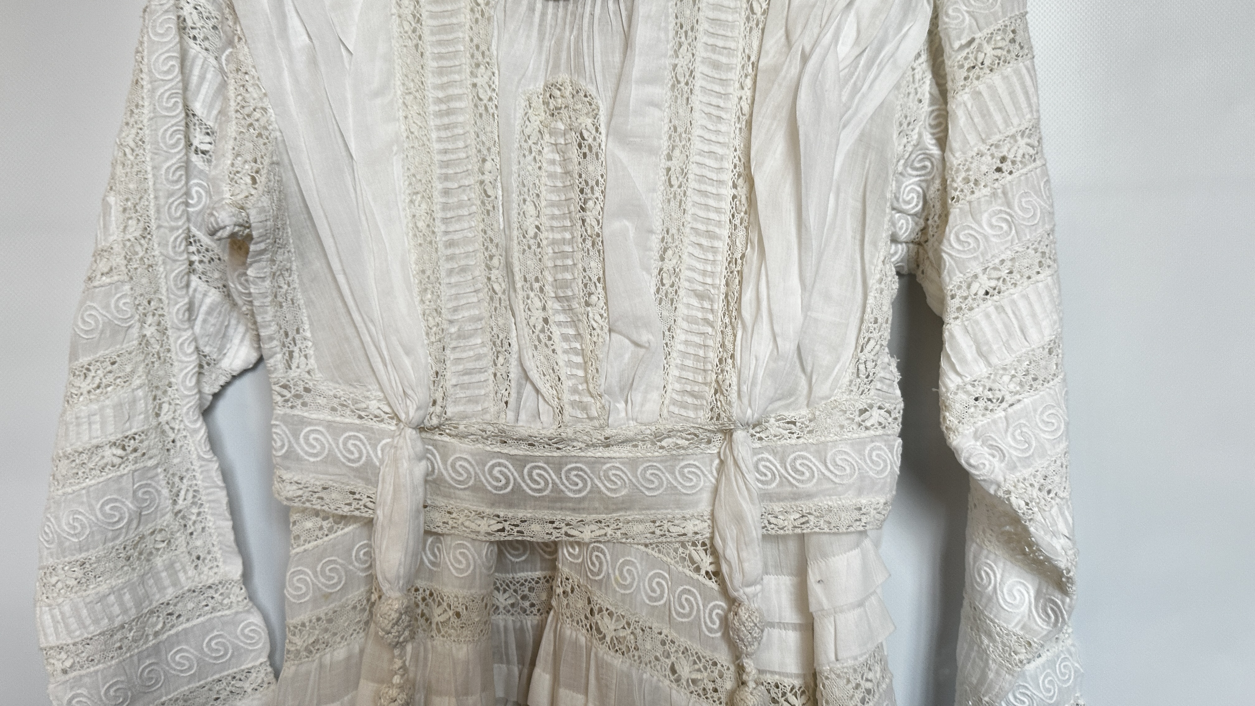 EDWARDIAN WHITE BRODERIES ANGLAISE 2 PIECE, LACE INSERTS AND SILK EMBROIDERED, TASSELS ON BODICE, - Image 4 of 20