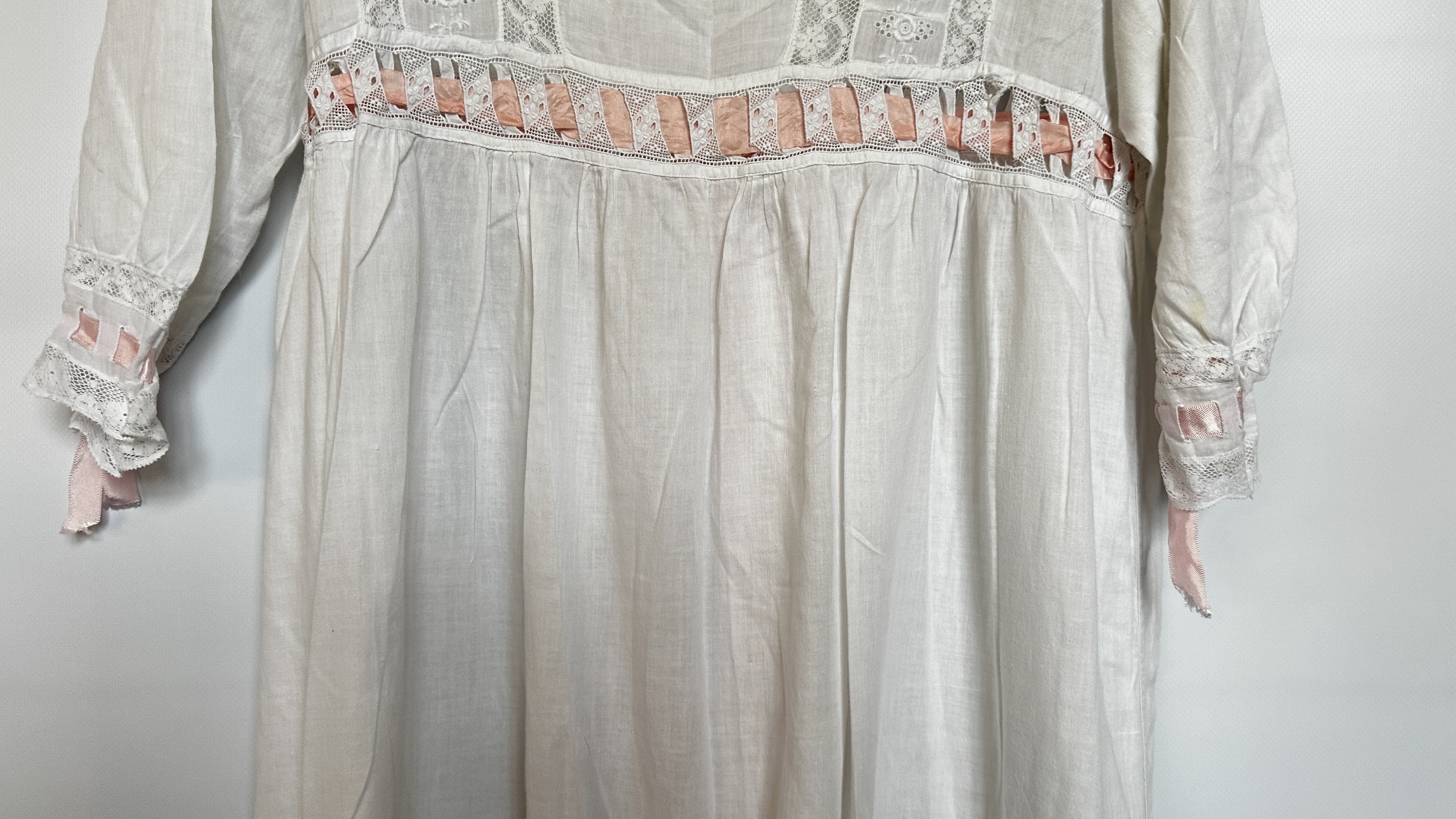 EDWARDIAN WHITE EMBROIDERED AND LACE NIGHTDRESS WITH PINK RIBBON TO SLEEVE AND BODICE - A/F - Image 24 of 27