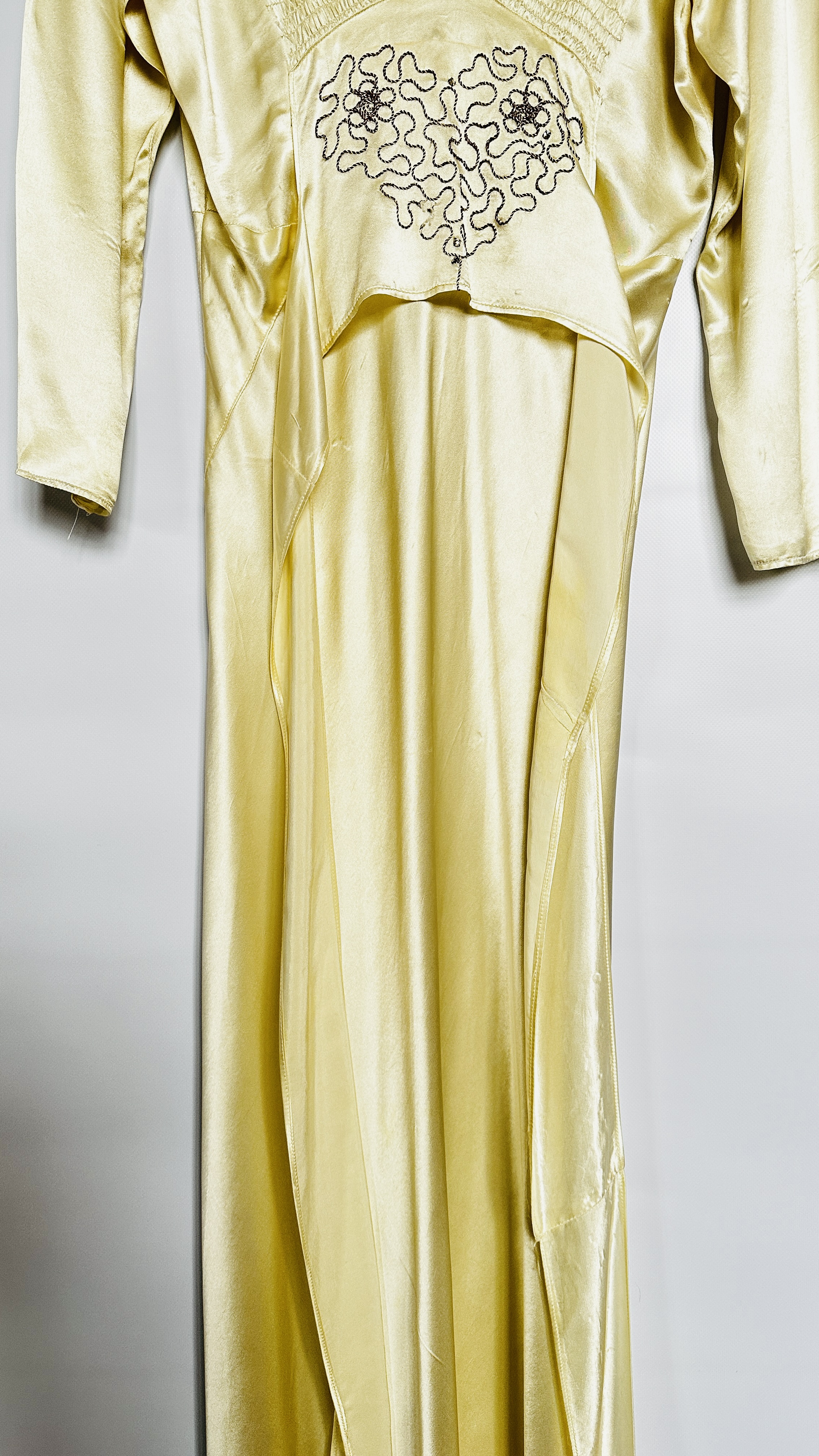 1940S CREAM SATIN GOWN, EMBROIDERED WAIST AND NECKLINE, LONG SLEEVES & BELT - A/F CONDITION, - Image 4 of 14