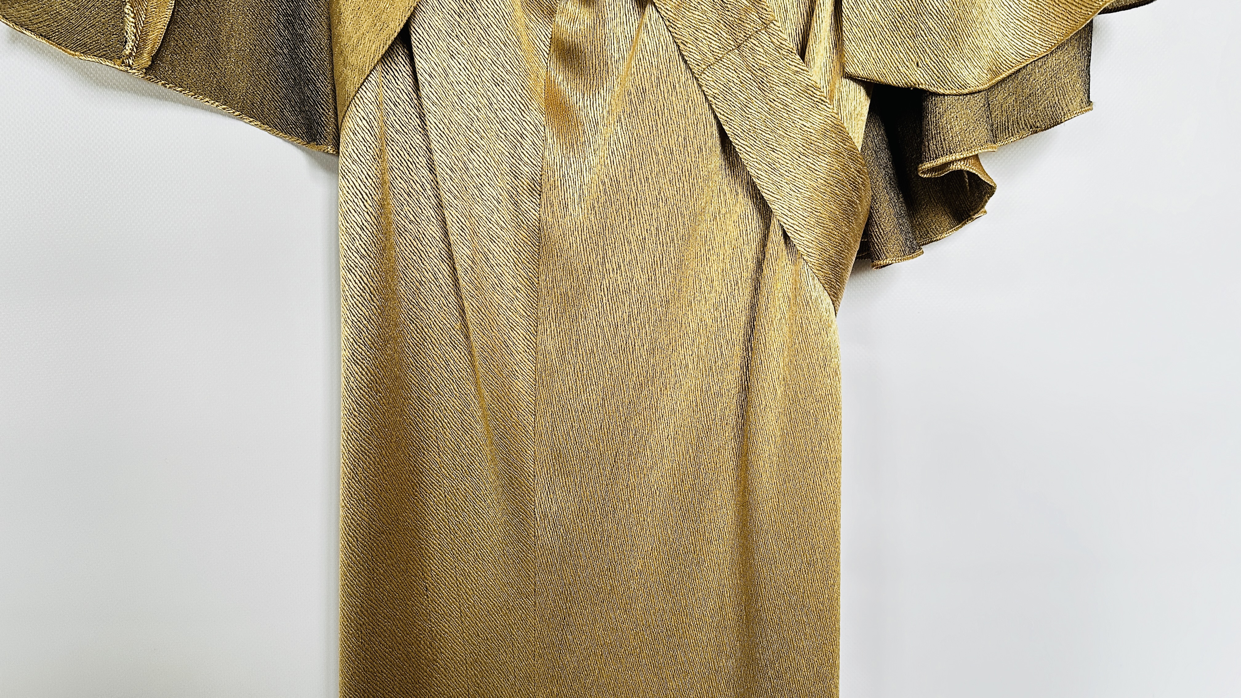 1930S GOLD LAMÉ EVENING DRESS WITH CAPE, RUCHED BODICE WITH FLOWERS AND BELT - A/F CONDITION, - Image 9 of 18