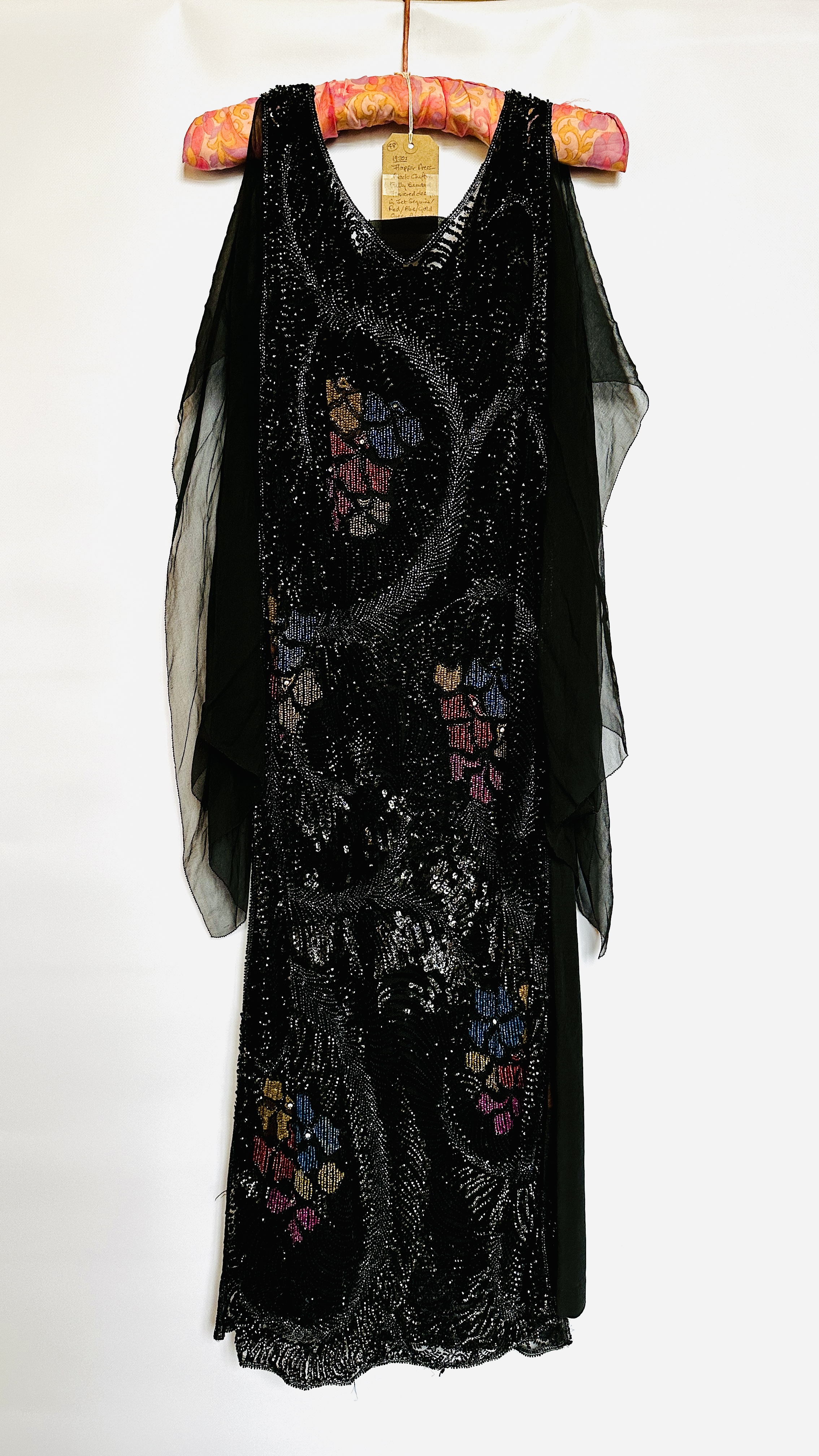 1920S BLACK BEAD & SEQUINNED FLAPPER DRESS WITH UNDER SLIP, RED/BLUE/GREEN FLOWER DESIGN BEAD WORK, - Image 7 of 18