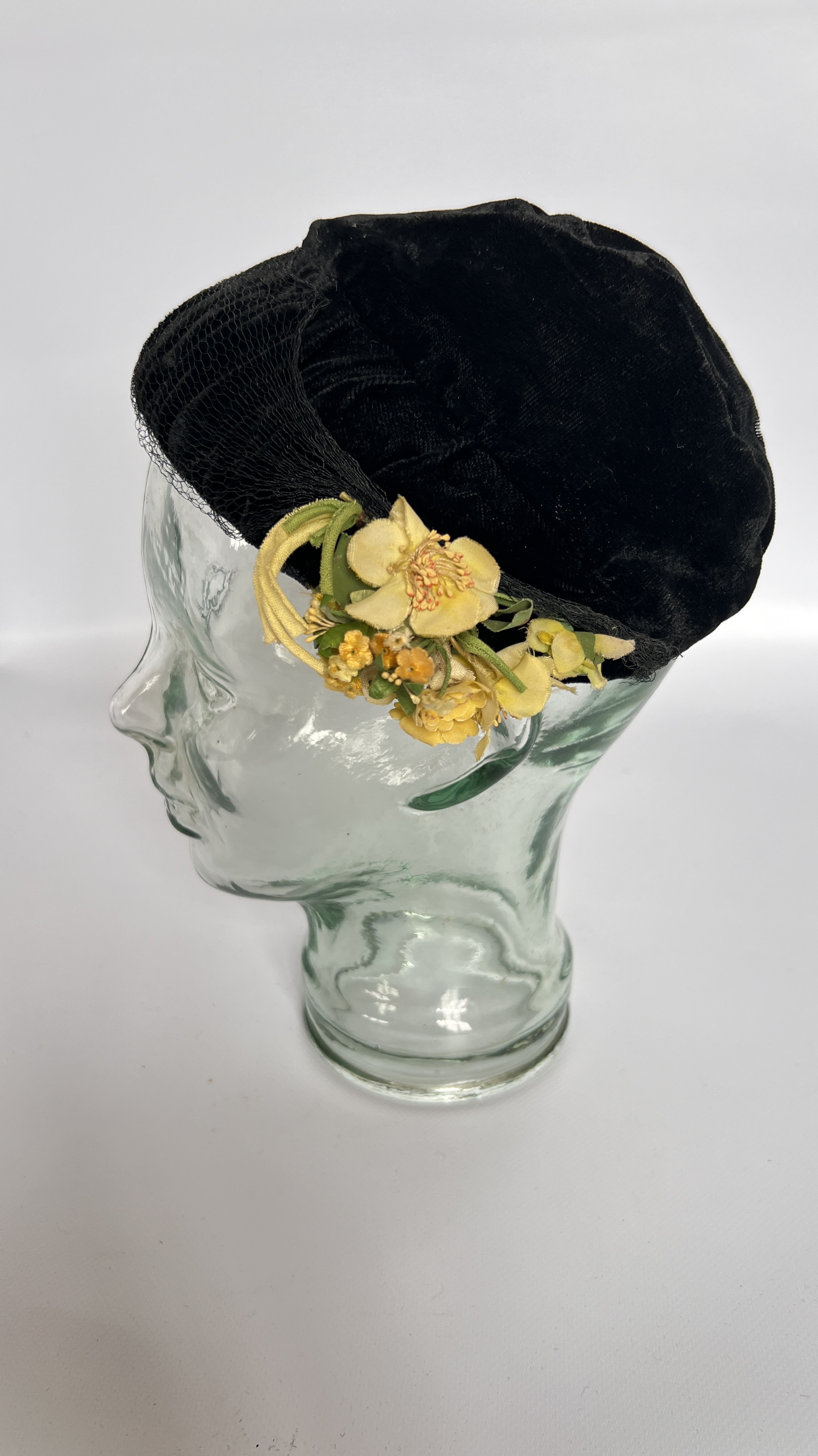8 1950/60S HATS, 2 FLOWERED BONNETS, 1 WHITE KNITTED BONNET WITH WHITE PLASTIC DISCS, - Image 24 of 32