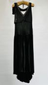 1920/30S BLACK SATIN EVENING GOWN WITH CORAL SATIN FISHTAIL ON SKIRT BACK,