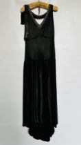 1920/30S BLACK SATIN EVENING GOWN WITH CORAL SATIN FISHTAIL ON SKIRT BACK,