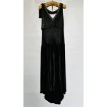 1920/30S BLACK SATIN EVENING GOWN WITH CORAL SATIN FISHTAIL ON SKIRT BACK,