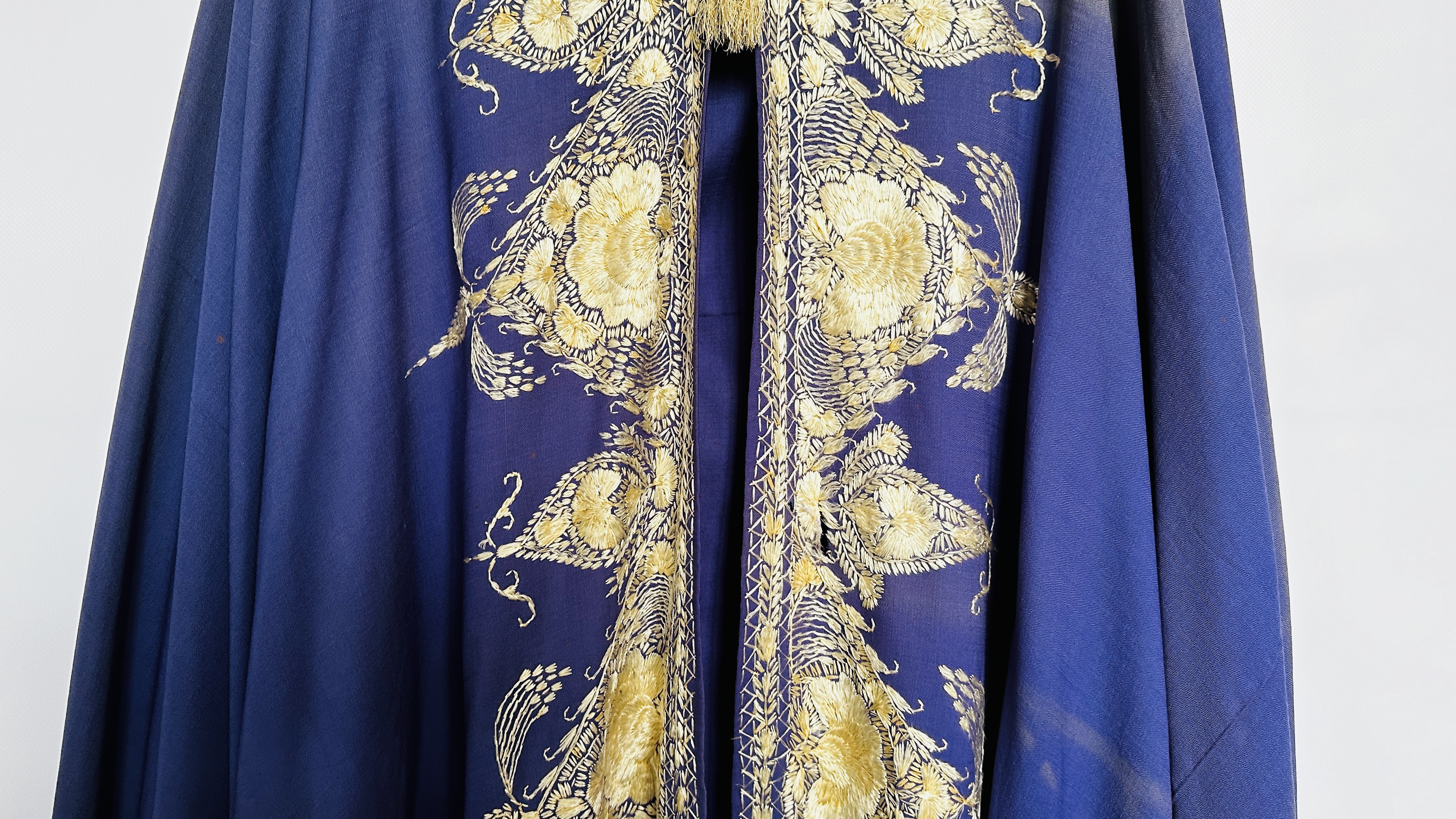 1920S PURPLE FINE WOOL CAPE HEAVILY EMBROIDERED WITH CREAM SILK, TASSEL AT NECKLINE AND HOOD, - Image 5 of 27