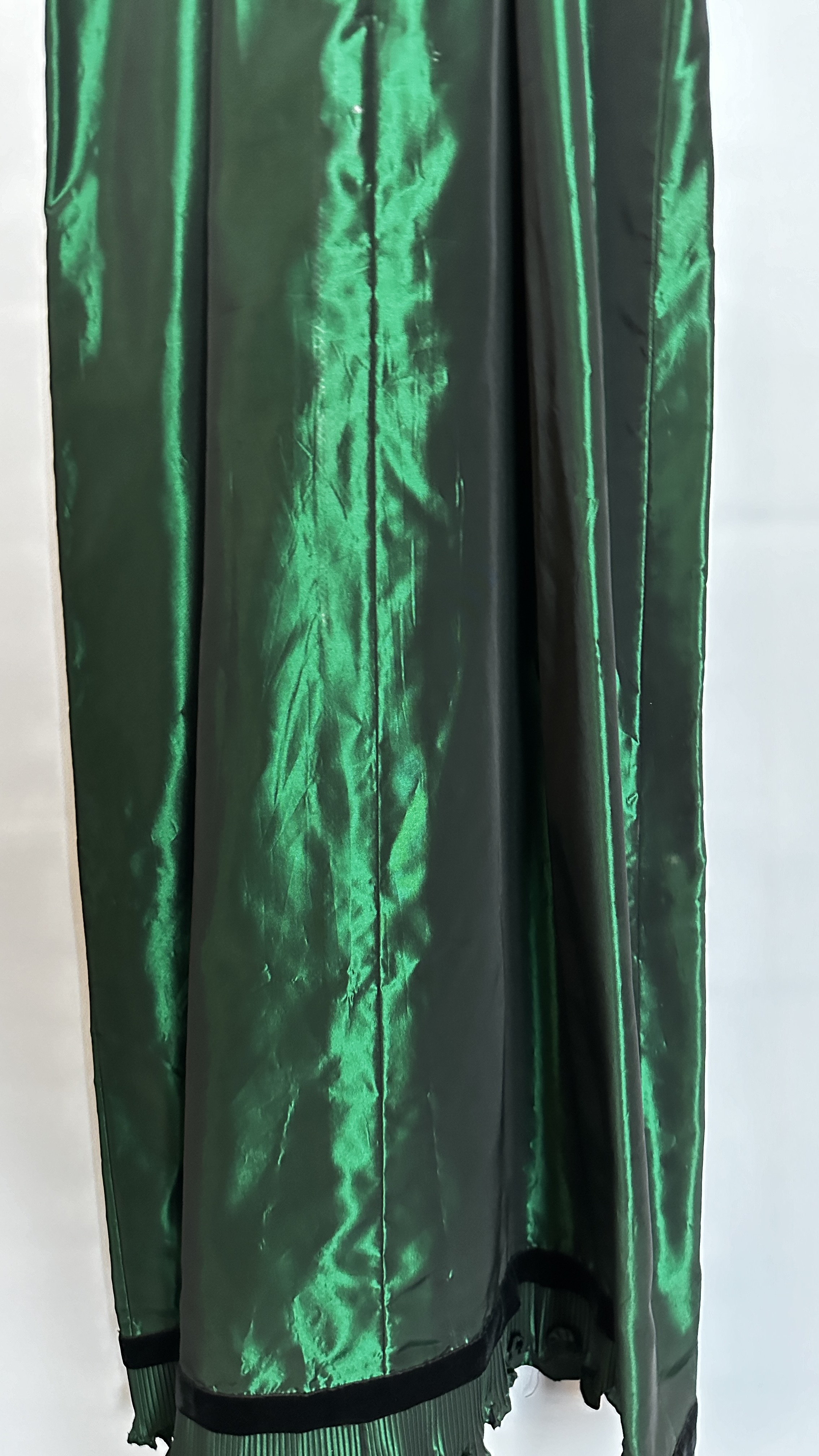 1940S GREEN SHOT TAFFETA EVENING DRESS WITH BOLERO, - Image 24 of 38