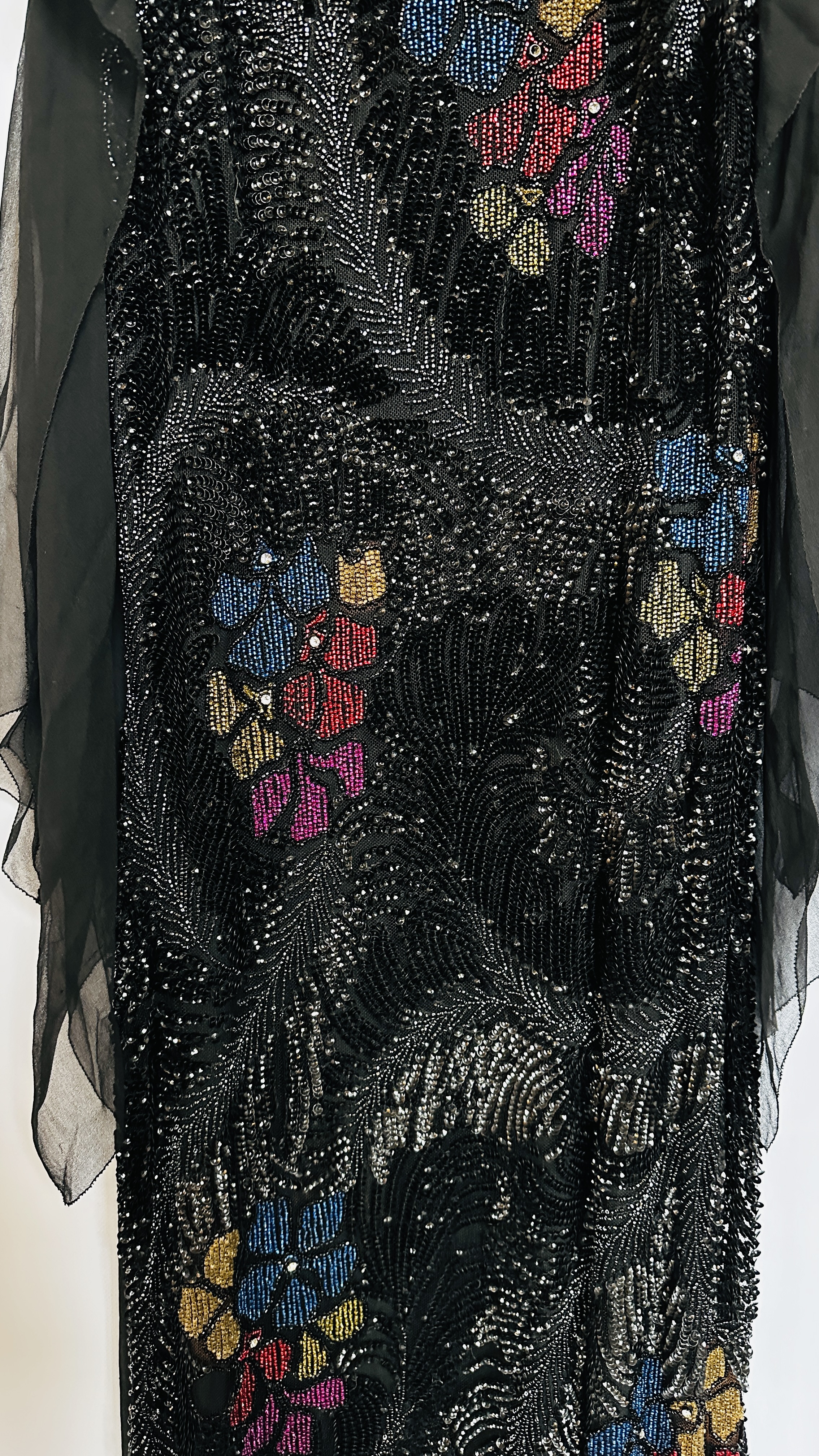 1920S BLACK BEAD & SEQUINNED FLAPPER DRESS WITH UNDER SLIP, RED/BLUE/GREEN FLOWER DESIGN BEAD WORK, - Image 3 of 18