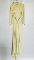 1940S CREAM CREPE WEDDING DRESS WITH TRAIN,