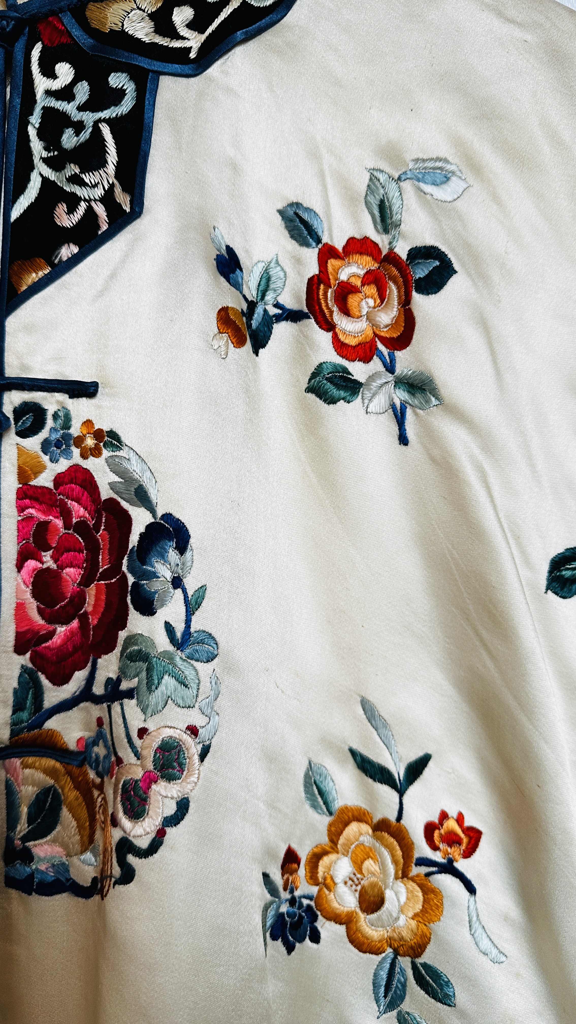 1920S CREAM SATIN CHINESE PYJAMAS, HEAVILY EMBROIDERED WITH FLOWERS, BLACK EMBROIDERED AT NECKLINE, - Image 7 of 36