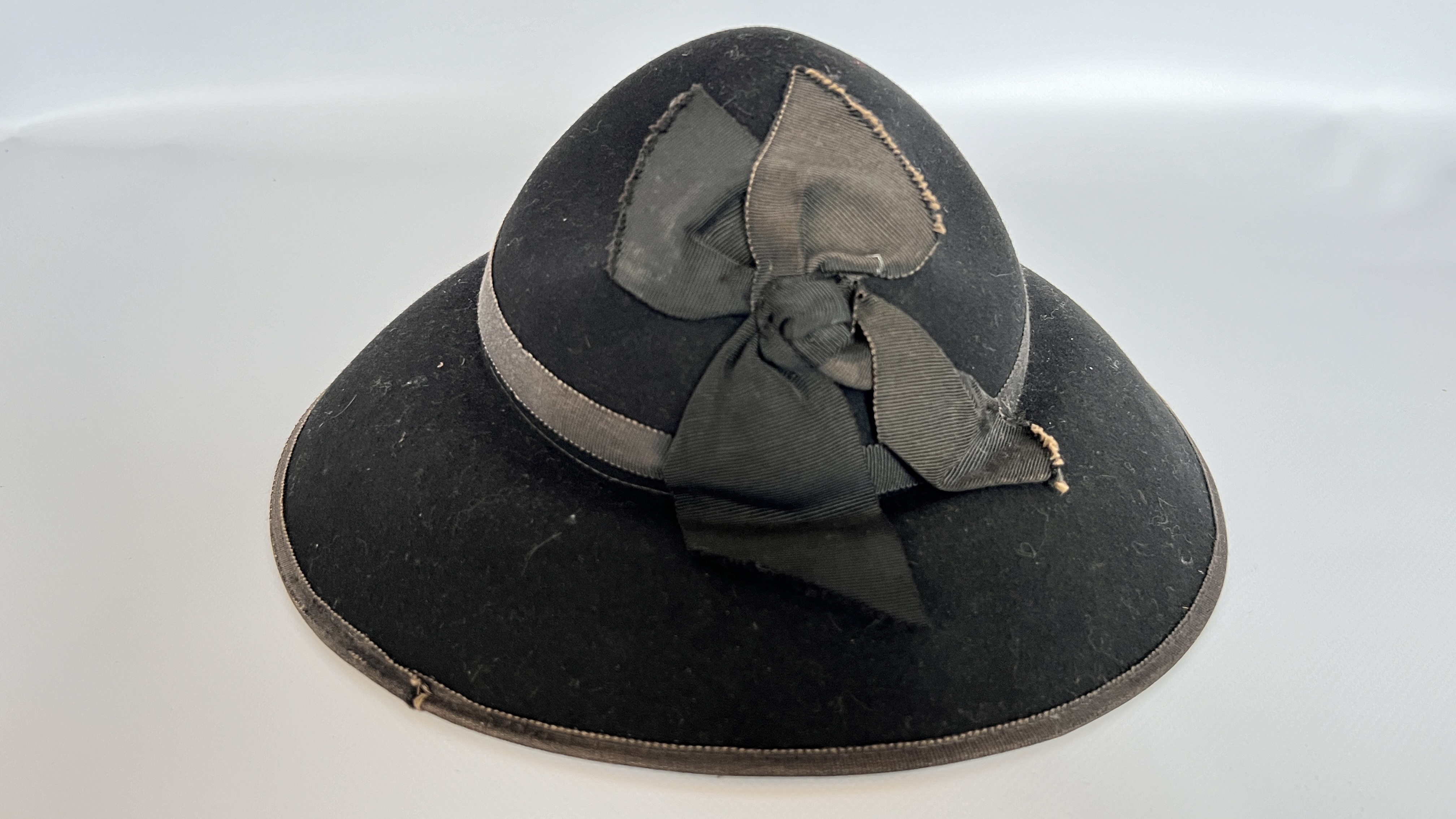 13 1940/50S HATS, 1 MORRIS ANGEL & SON LTD PURPLE TOP HAT (SOME DAMAGE), - Image 14 of 64