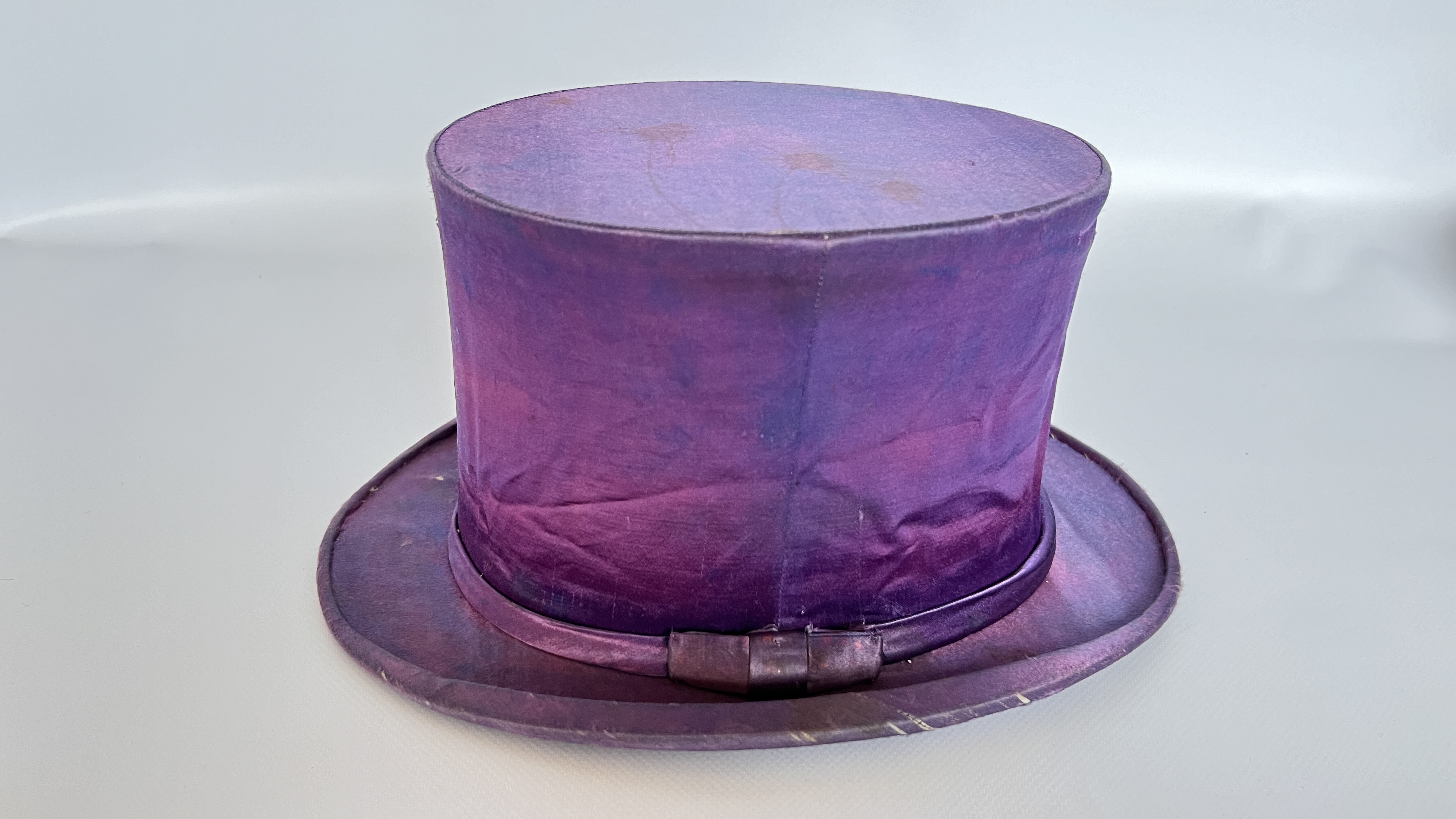 13 1940/50S HATS, 1 MORRIS ANGEL & SON LTD PURPLE TOP HAT (SOME DAMAGE), - Image 5 of 64